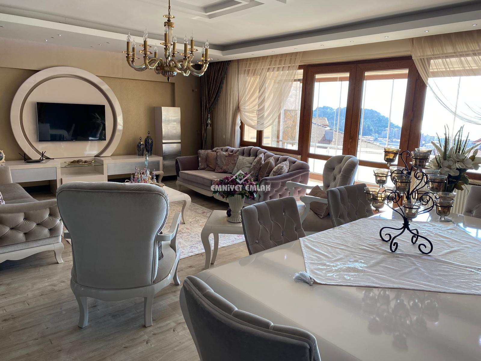 EREĞLİ UZUNMEHMET MAHALLESİ DENİZ MANZARALI 5+2 SATILIK TRİPLEX VİLLA