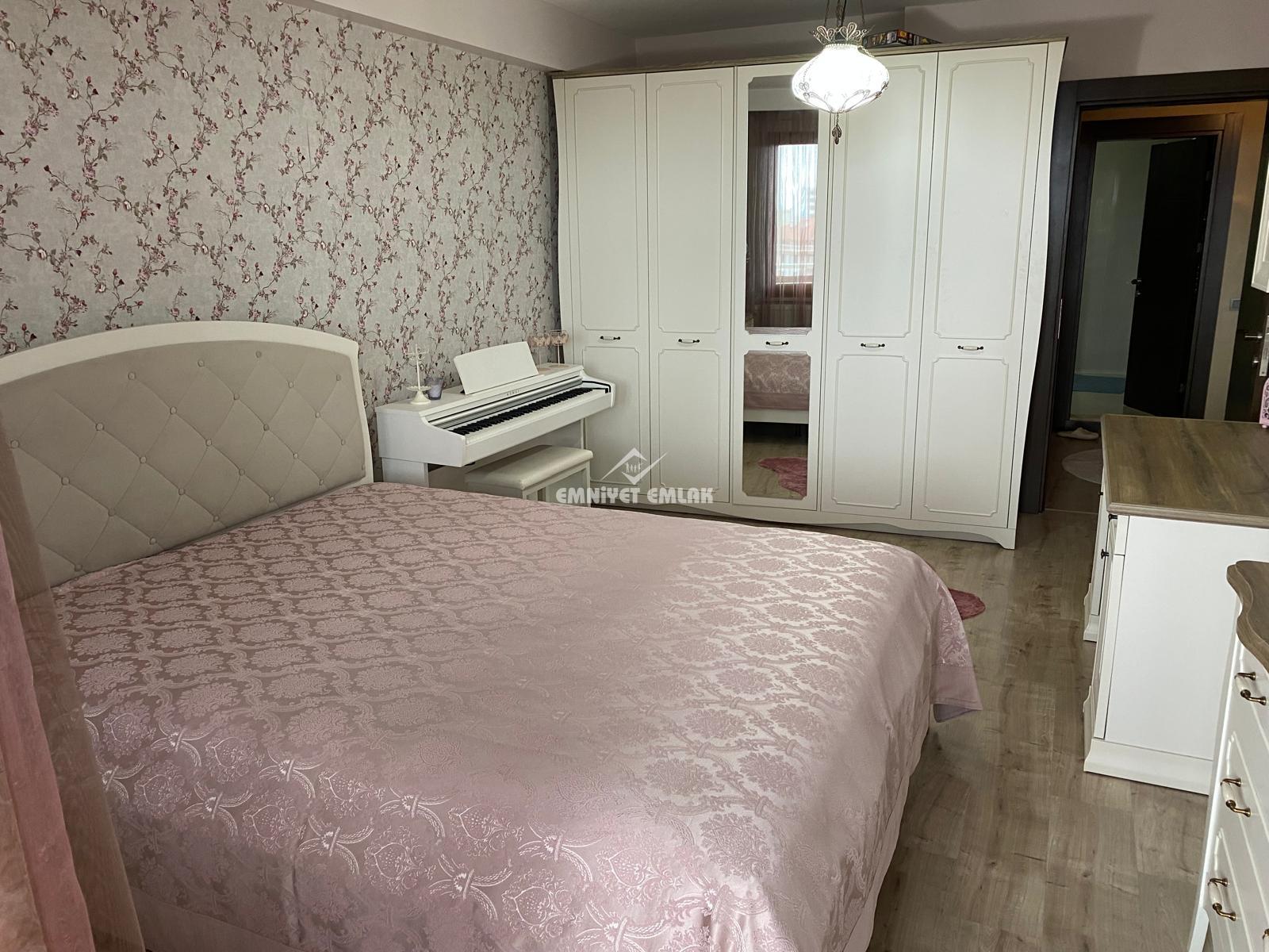 EREĞLİ UZUNMEHMET MAHALLESİ DENİZ MANZARALI 5+2 SATILIK TRİPLEX VİLLA