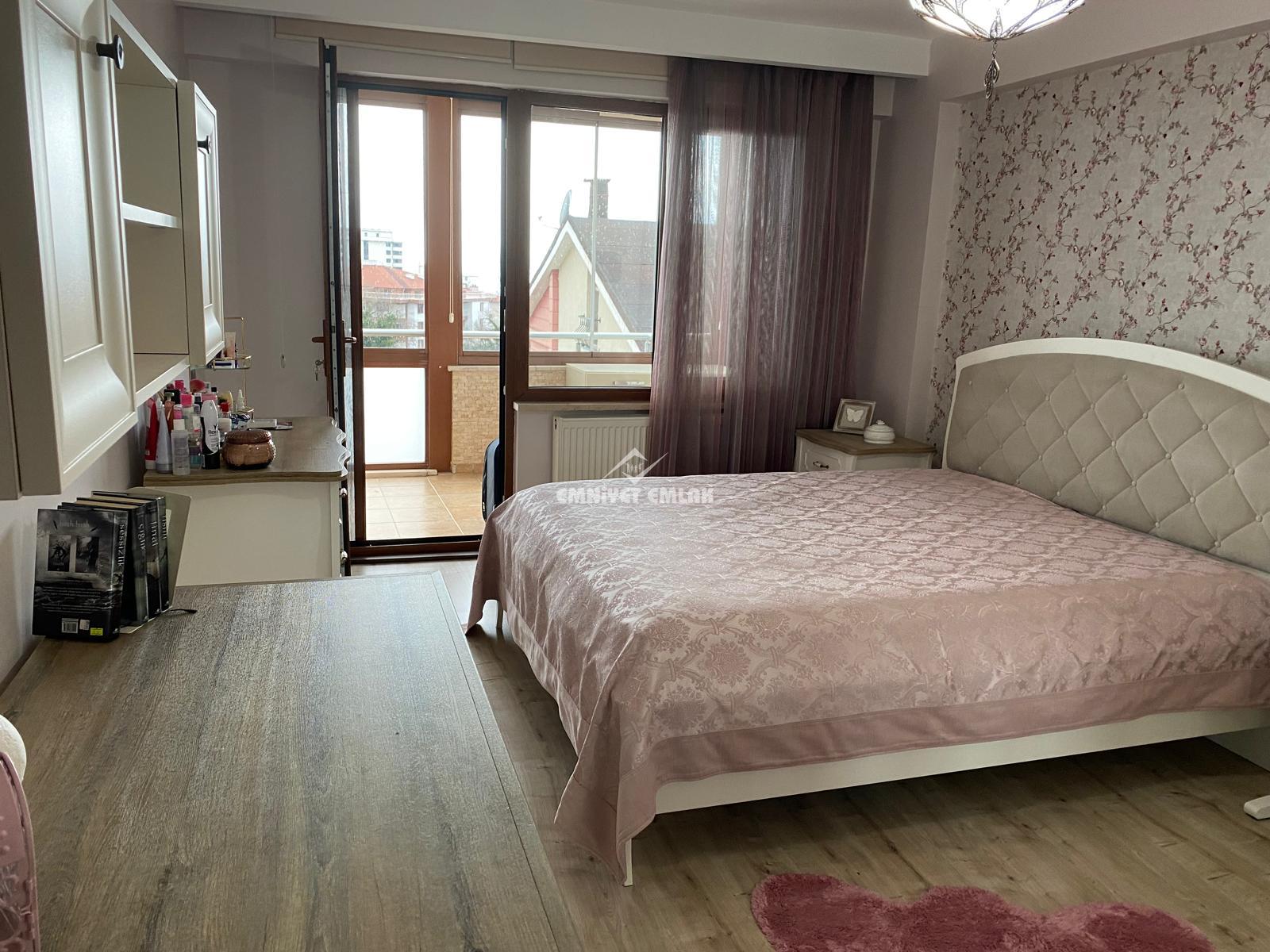 EREĞLİ UZUNMEHMET MAHALLESİ DENİZ MANZARALI 5+2 SATILIK TRİPLEX VİLLA