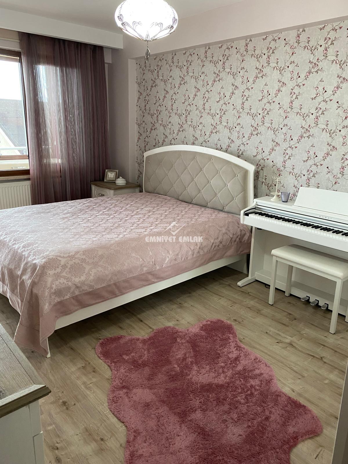 EREĞLİ UZUNMEHMET MAHALLESİ DENİZ MANZARALI 5+2 SATILIK TRİPLEX VİLLA