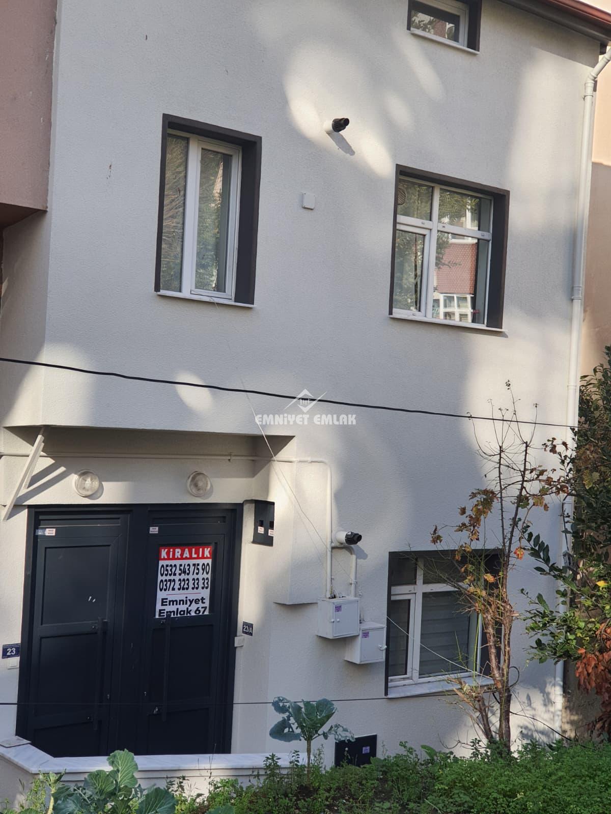 AKARCA MAHALLESİ KIZ KAPISI MEVKİİ FULL EŞYALI KİRALIK 1+1 DAİRE