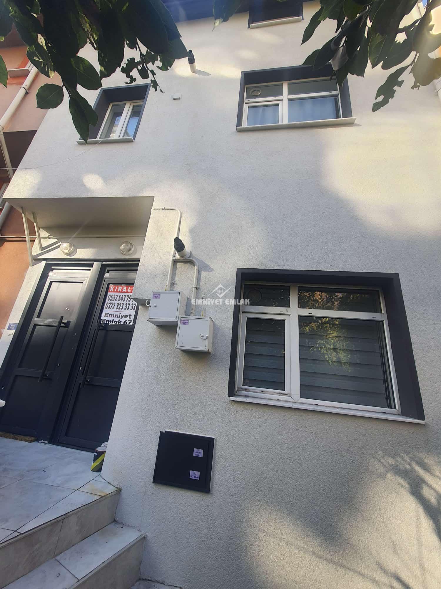 AKARCA MAHALLESİ KIZ KAPISI MEVKİİ FULL EŞYALI KİRALIK 1+1 DAİRE