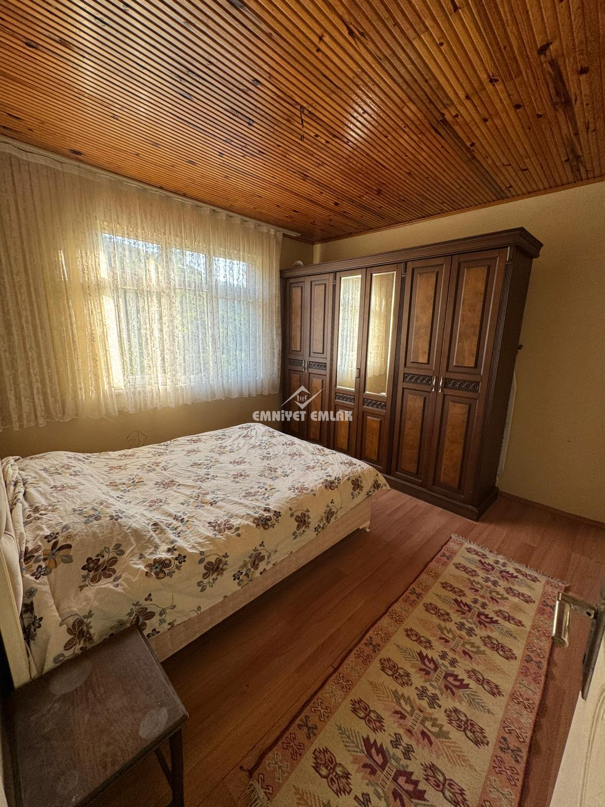 KDZ EREĞLİ MERKEZE 10KM YARAŞLIYÖRÜK MAH. 2 KATLI MÜSTAKİL EV