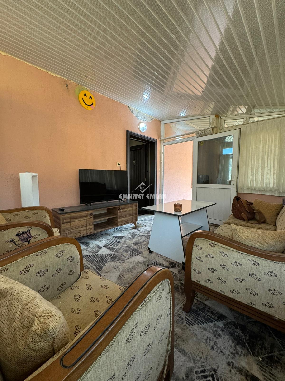 KDZ EREĞLİ MERKEZE 10KM YARAŞLIYÖRÜK MAH. 2 KATLI MÜSTAKİL EV