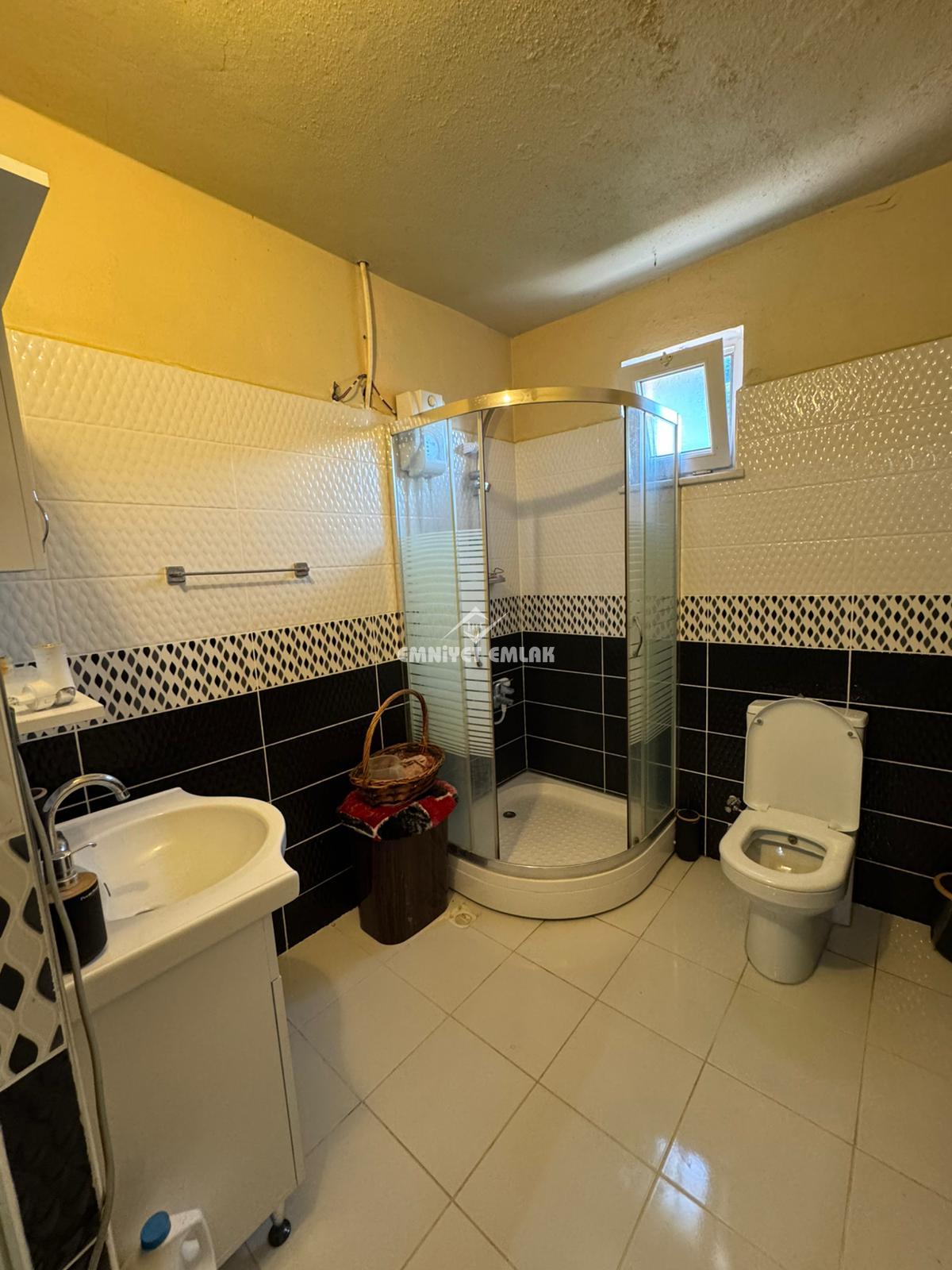 KDZ EREĞLİ MERKEZE 10KM YARAŞLIYÖRÜK MAH. 2 KATLI MÜSTAKİL EV