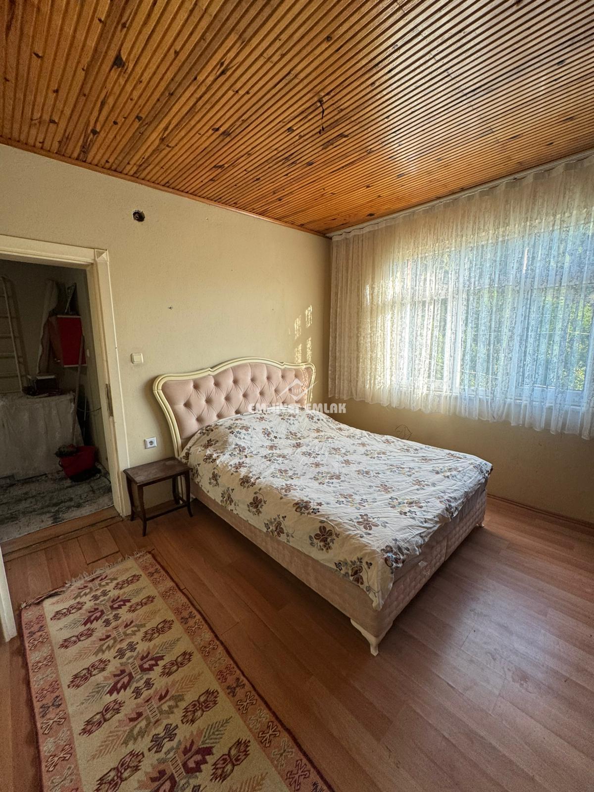 KDZ EREĞLİ MERKEZE 10KM YARAŞLIYÖRÜK MAH. 2 KATLI MÜSTAKİL EV