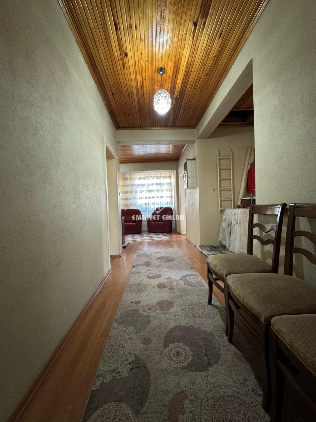 KDZ EREĞLİ MERKEZE 10KM YARAŞLIYÖRÜK MAH. 2 KATLI MÜSTAKİL EV