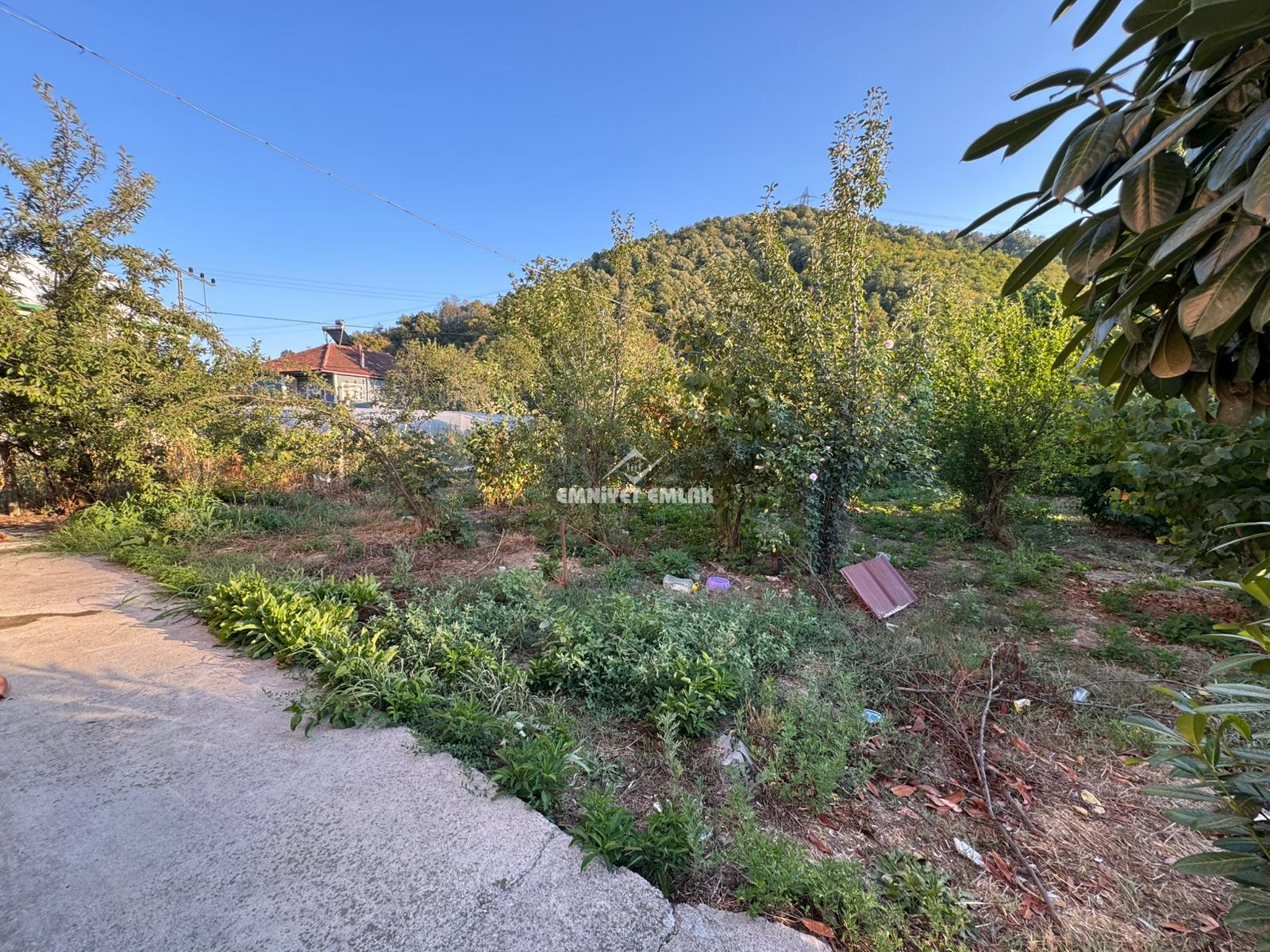 KDZ EREĞLİ MERKEZE 10KM YARAŞLIYÖRÜK MAH. 2 KATLI MÜSTAKİL EV