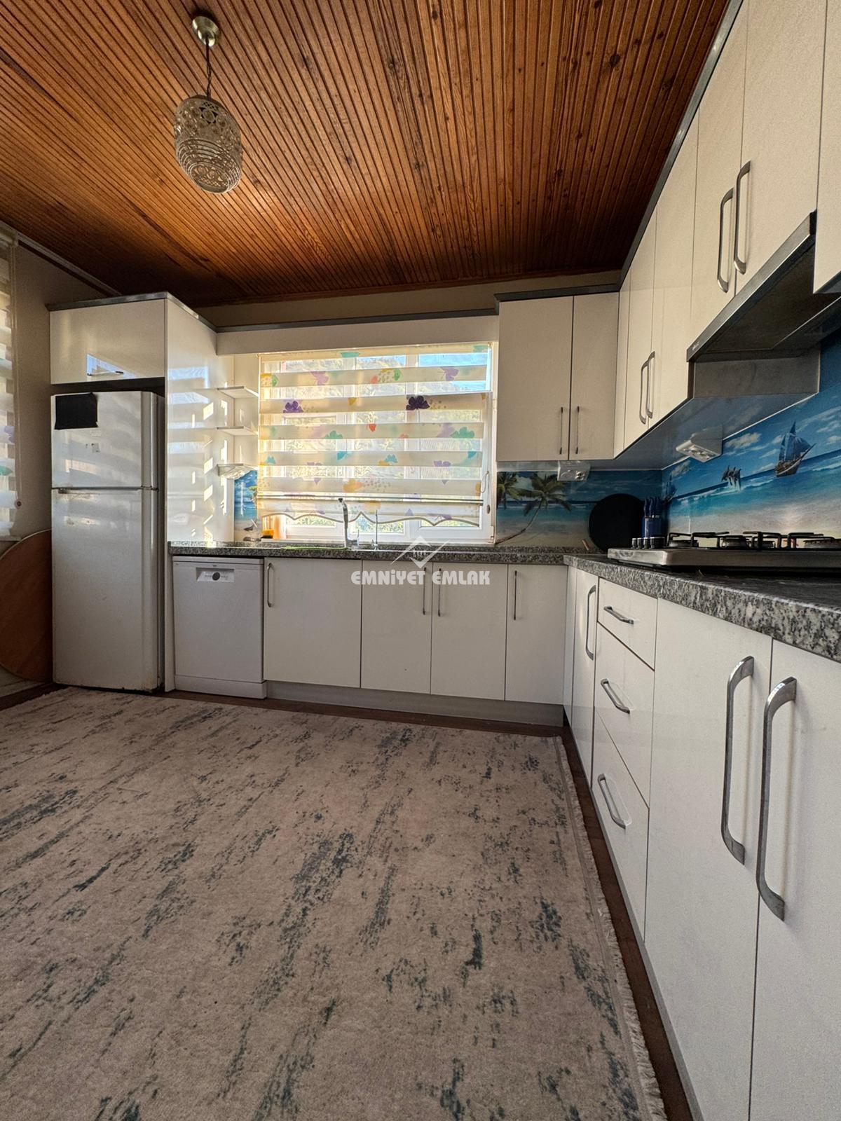 KDZ EREĞLİ MERKEZE 10KM YARAŞLIYÖRÜK MAH. 2 KATLI MÜSTAKİL EV