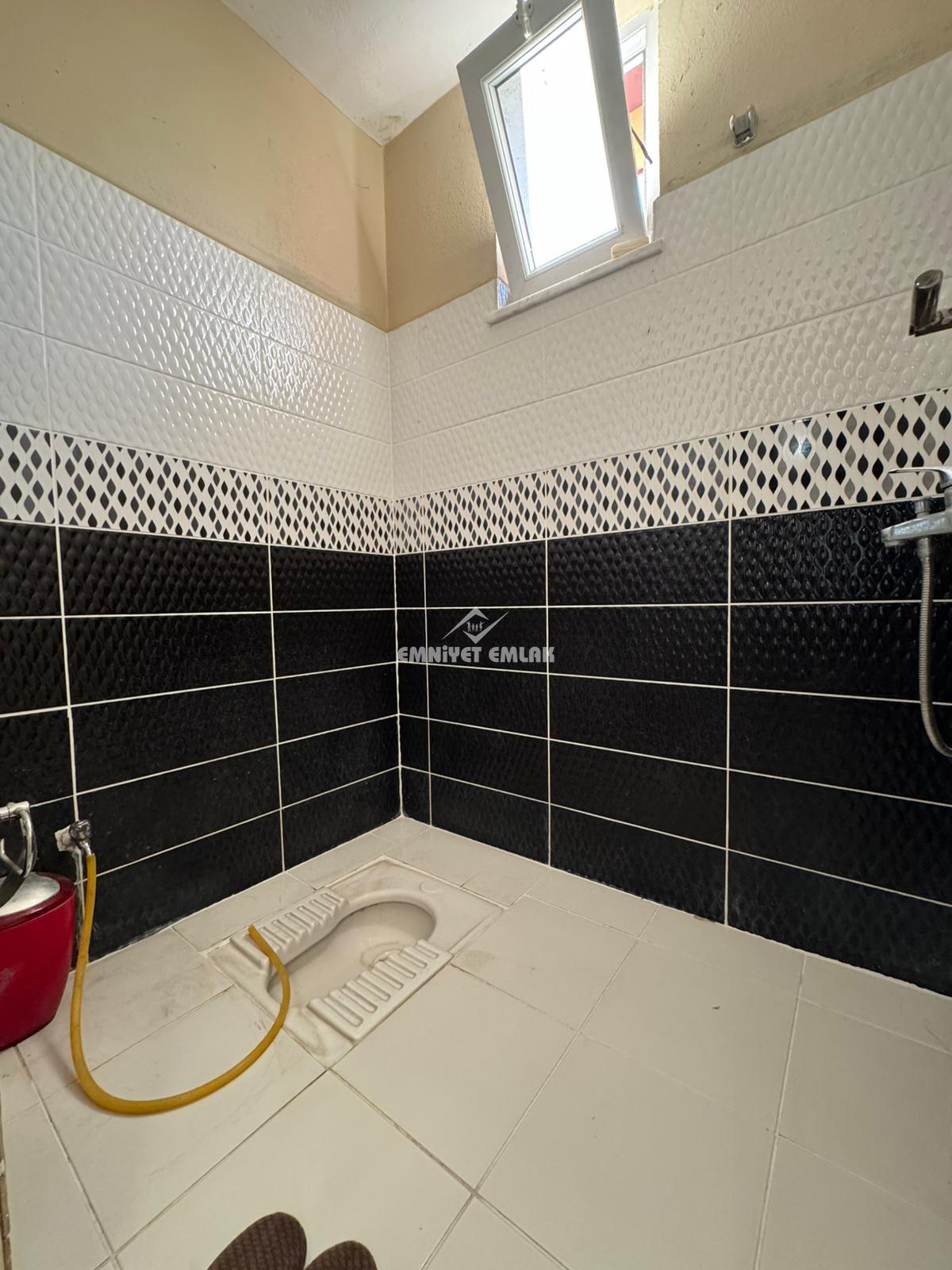 KDZ EREĞLİ MERKEZE 10KM YARAŞLIYÖRÜK MAH. 2 KATLI MÜSTAKİL EV