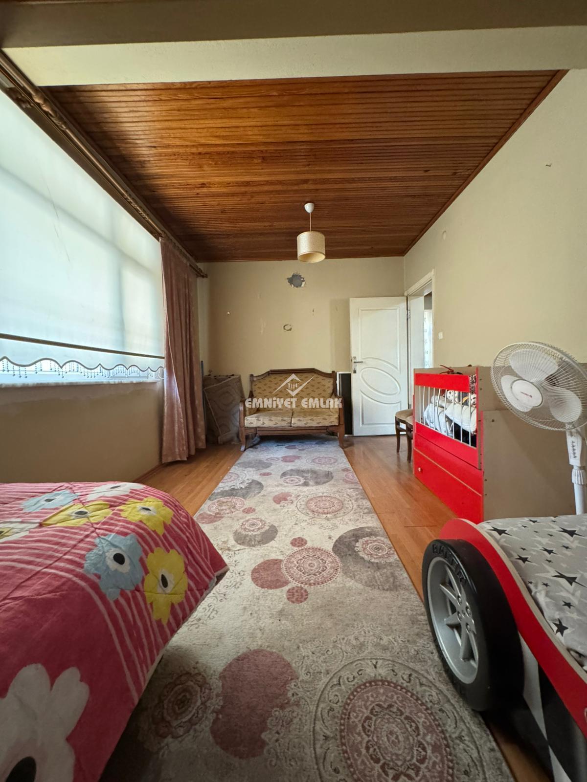 KDZ EREĞLİ MERKEZE 10KM YARAŞLIYÖRÜK MAH. 2 KATLI MÜSTAKİL EV