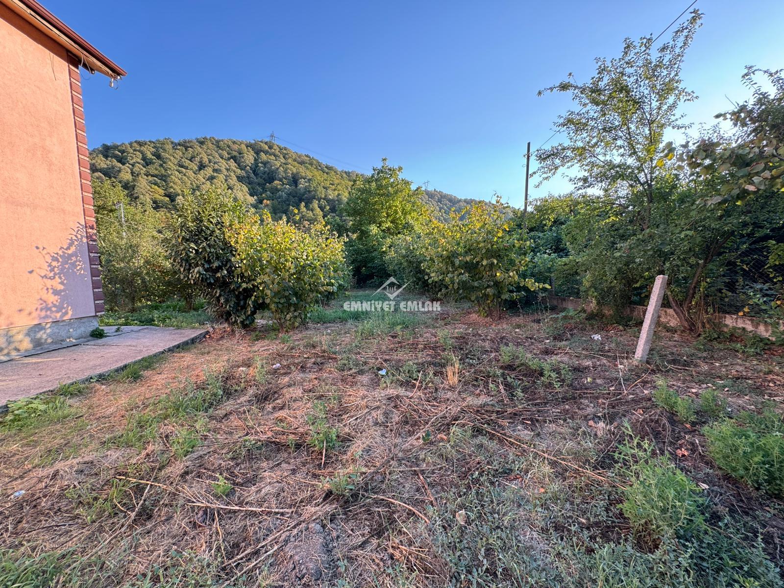 KDZ EREĞLİ MERKEZE 10KM YARAŞLIYÖRÜK MAH. 2 KATLI MÜSTAKİL EV