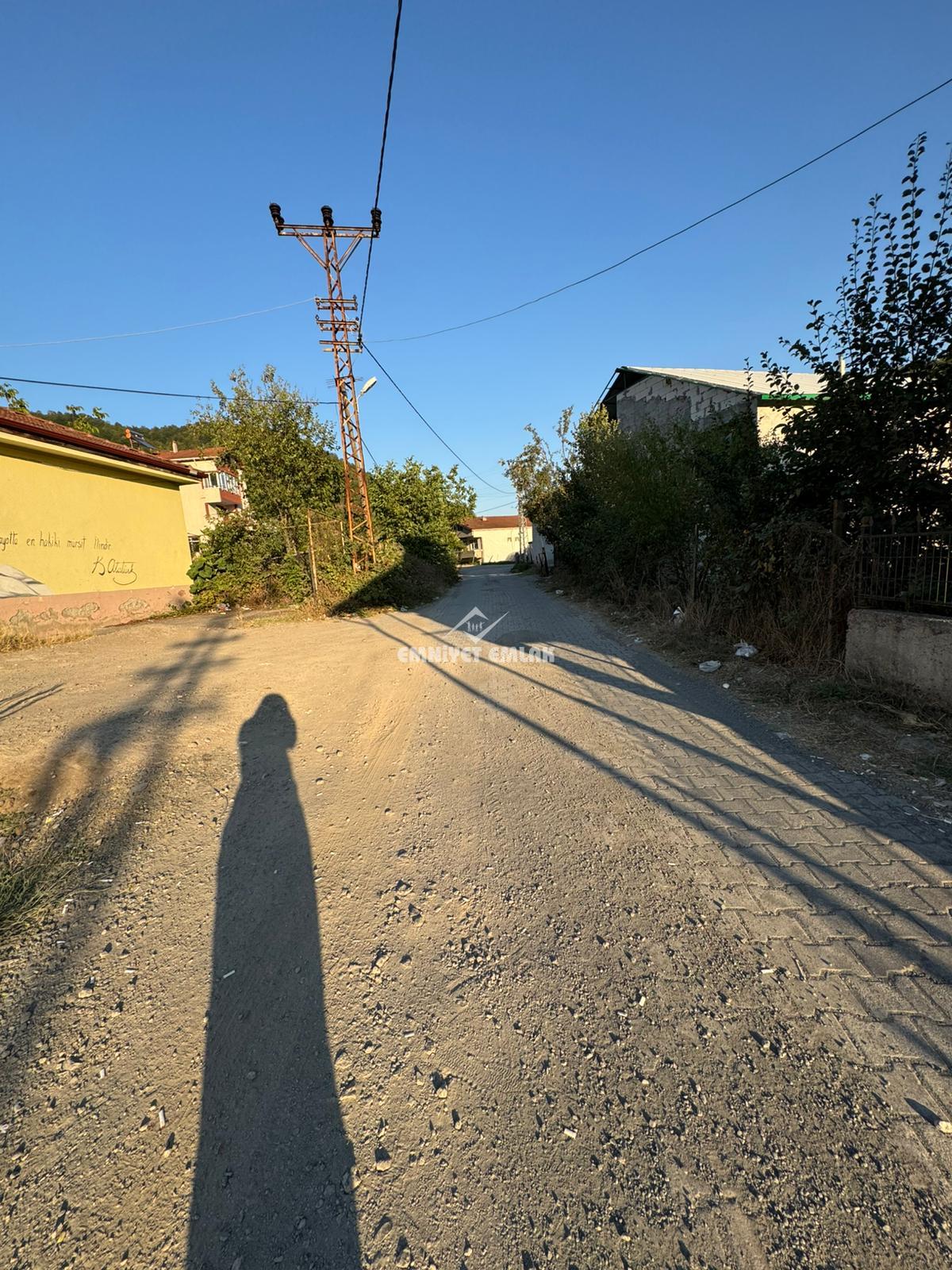 KDZ EREĞLİ MERKEZE 10KM YARAŞLIYÖRÜK MAH. 2 KATLI MÜSTAKİL EV