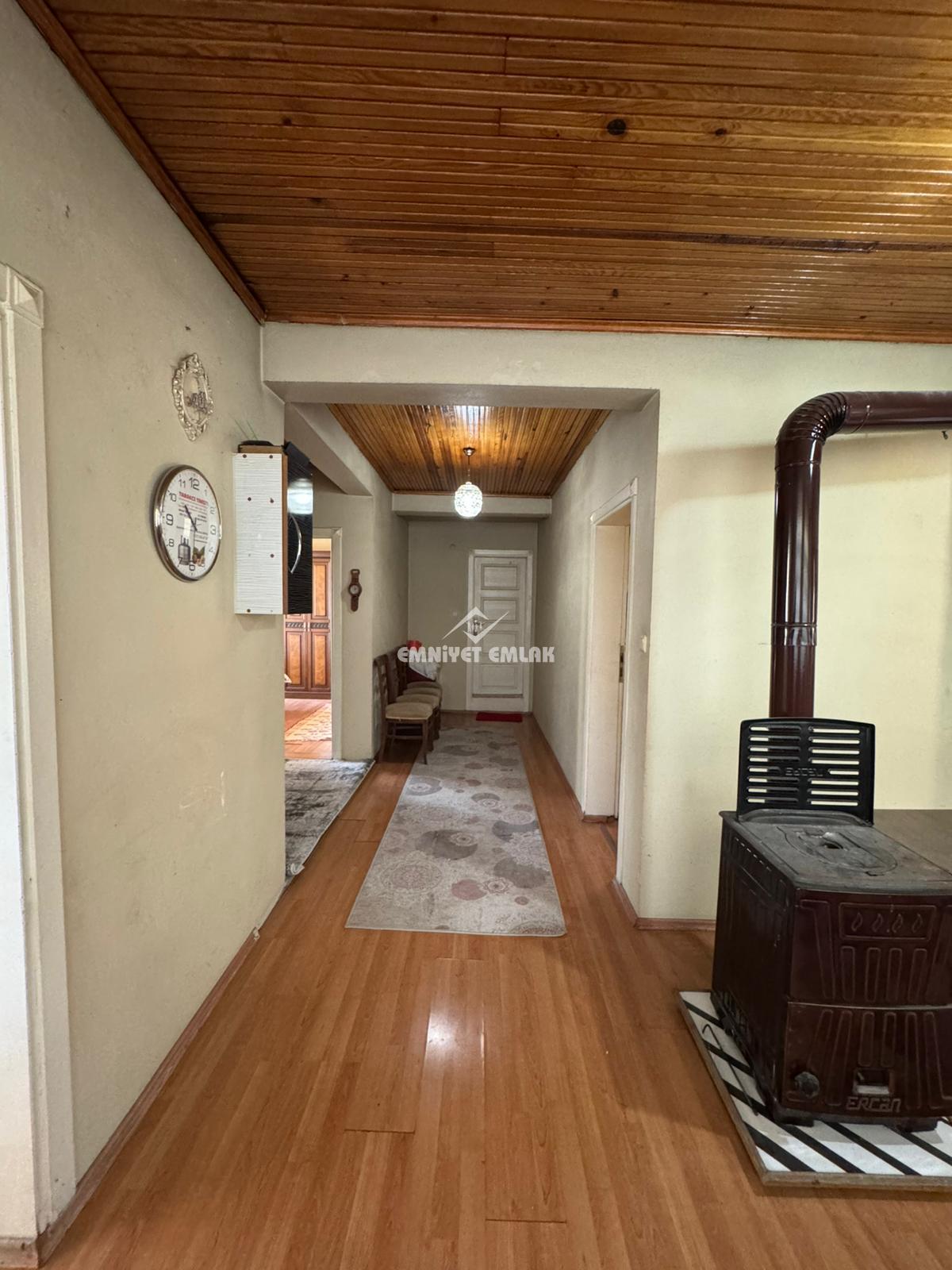 KDZ EREĞLİ MERKEZE 10KM YARAŞLIYÖRÜK MAH. 2 KATLI MÜSTAKİL EV