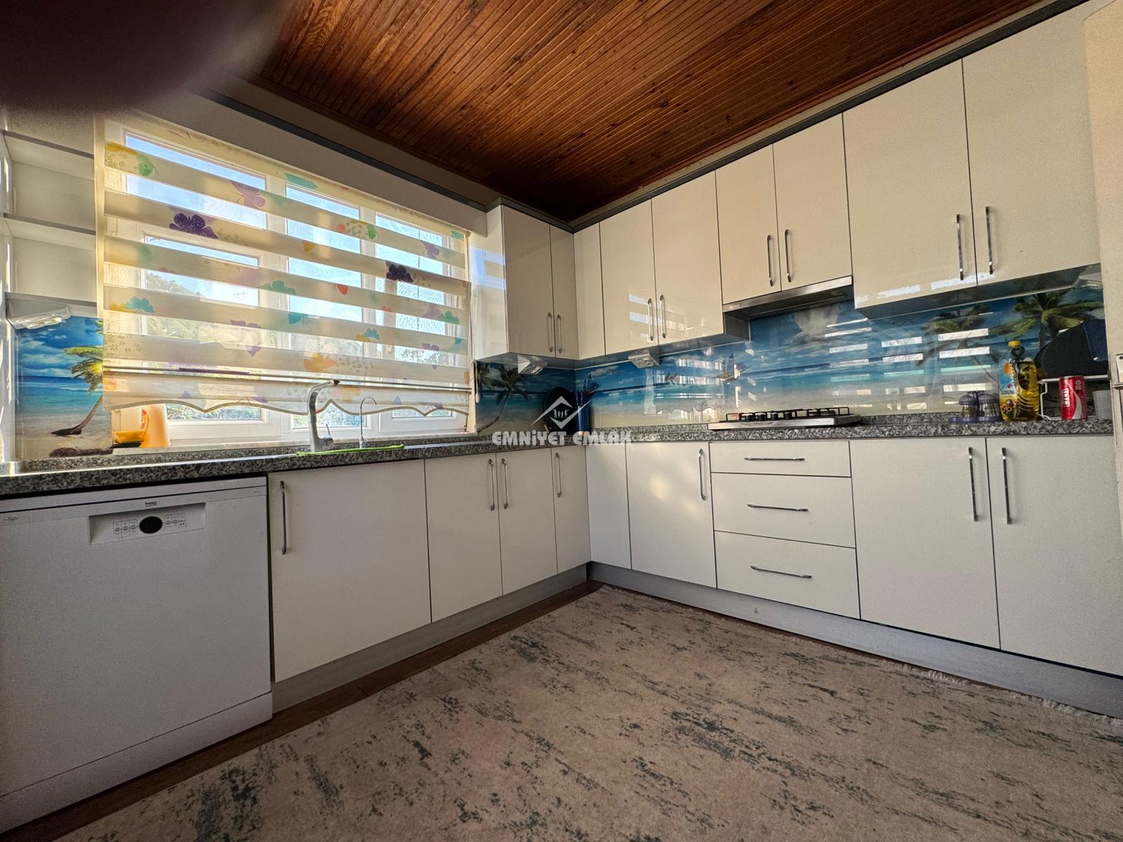 KDZ EREĞLİ MERKEZE 10KM YARAŞLIYÖRÜK MAH. 2 KATLI MÜSTAKİL EV