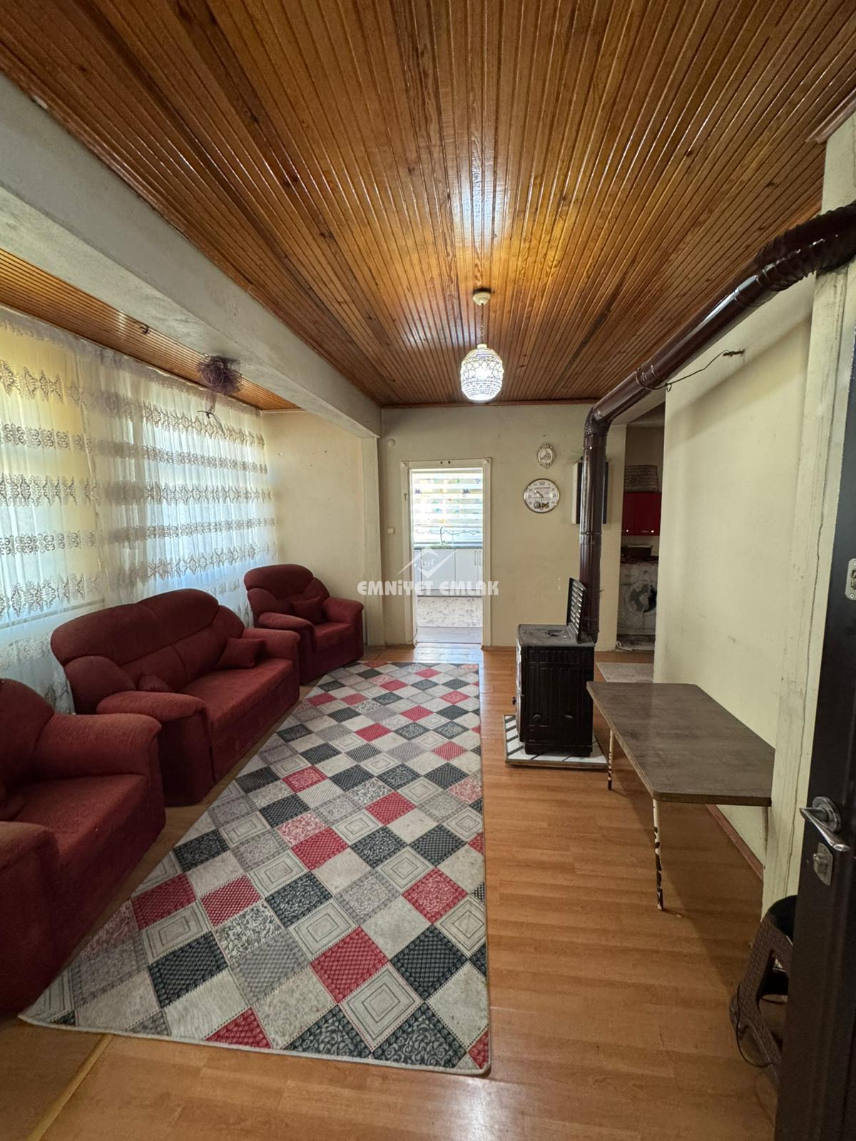 KDZ EREĞLİ MERKEZE 10KM YARAŞLIYÖRÜK MAH. 2 KATLI MÜSTAKİL EV