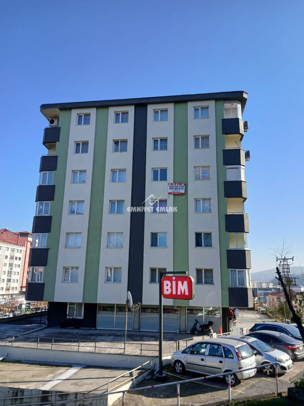 EREGLİ’NİN EN MERKEZİ YERİNDE GÖZTEPE’DE İÇİ FUL YAPILI ARA KAT TÜM GÜN GÜNEŞ ALAN 3+1 KİRALIK DAİRE