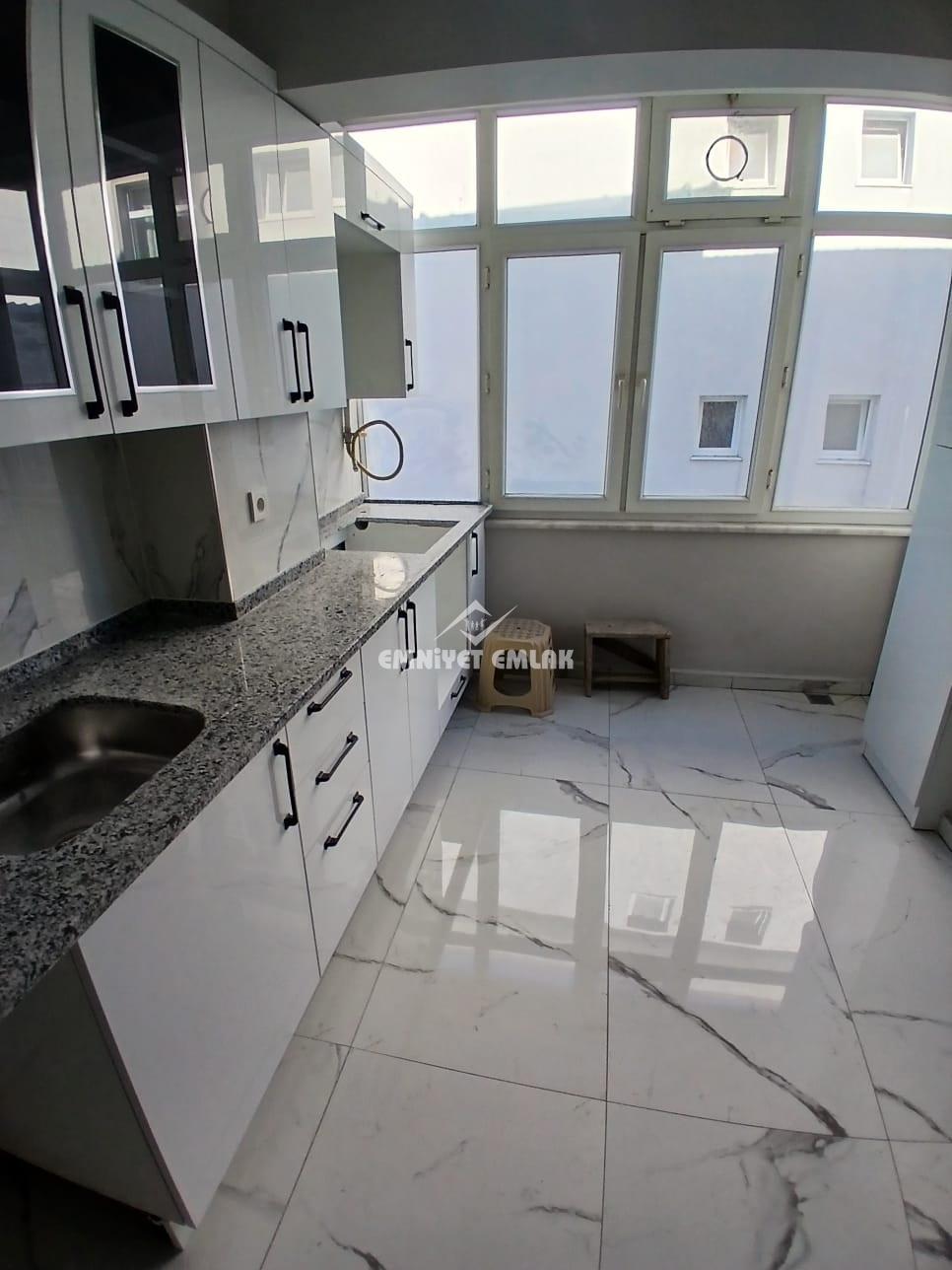 DENZİCİLİK FAKÜLTESİ YANINDA 2+1 İÇİ YENİ YAPILI KİRALIK DAİRE