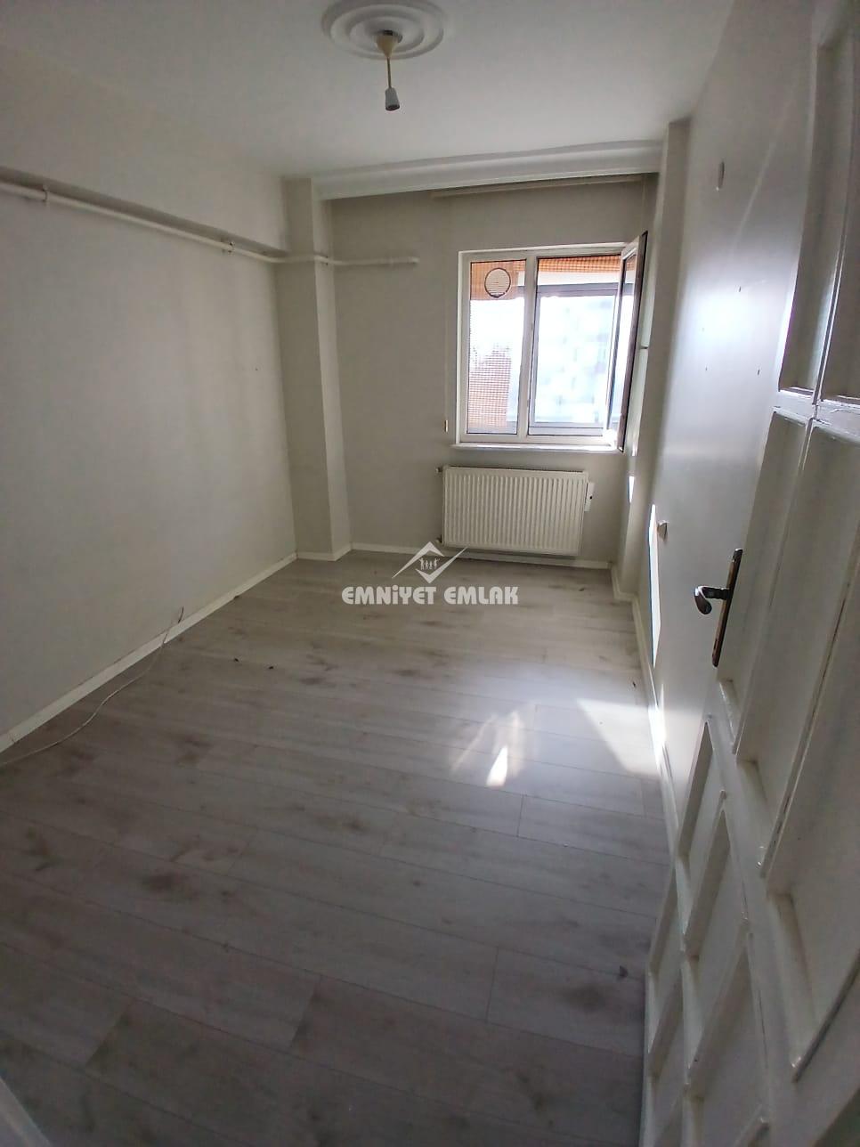 EREGLİ’NİN EN MERKEZİ YERİNDE GÖZTEPE’DE İÇİ FUL YAPILI ARA KAT TÜM GÜN GÜNEŞ ALAN 3+1 KİRALIK DAİRE