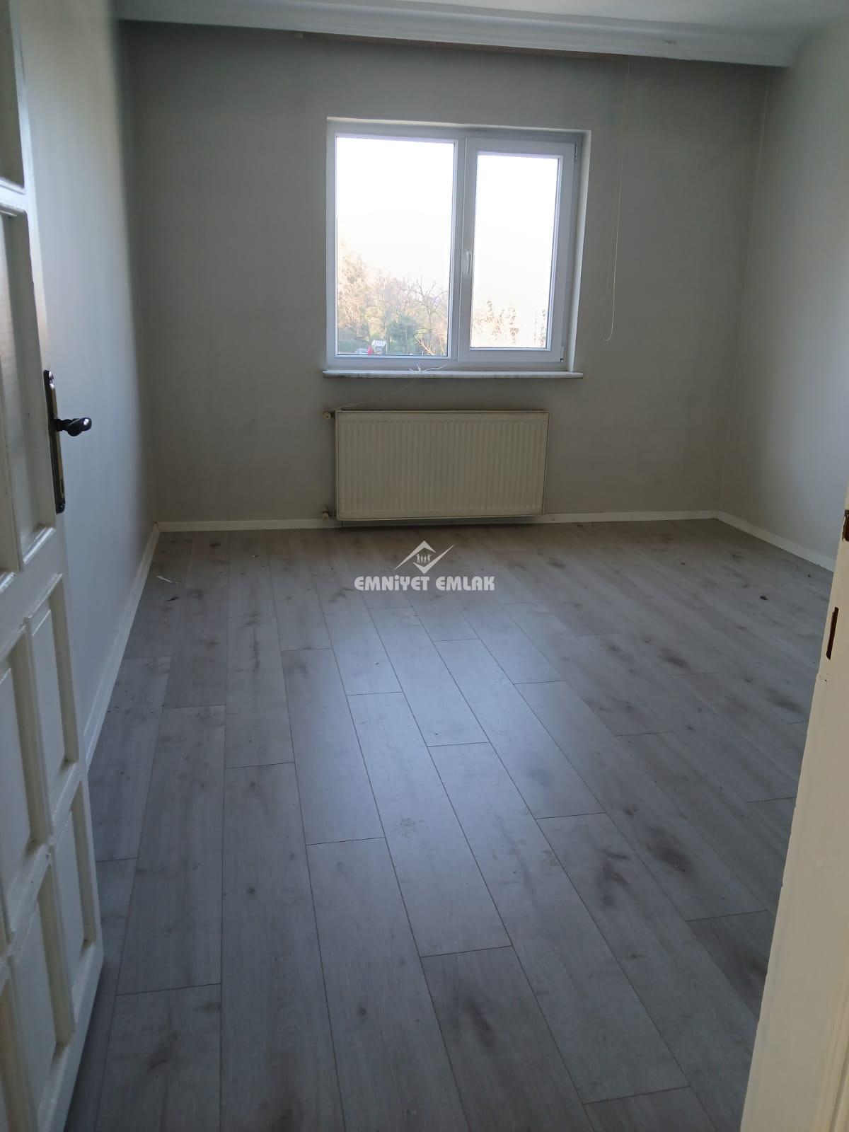 EREGLİ’NİN EN MERKEZİ YERİNDE GÖZTEPE’DE İÇİ FUL YAPILI ARA KAT TÜM GÜN GÜNEŞ ALAN 3+1 KİRALIK DAİRE