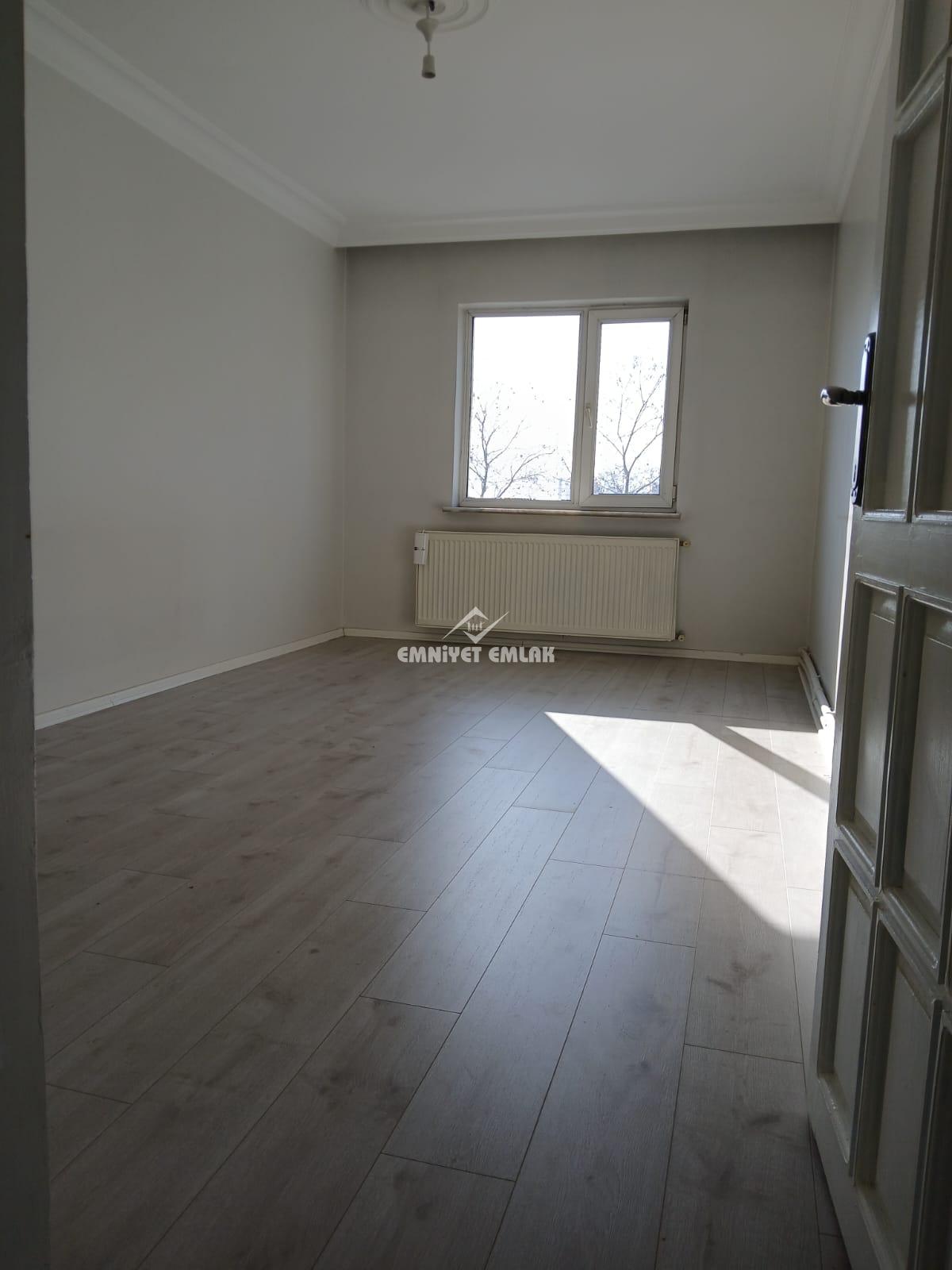 EREGLİ’NİN EN MERKEZİ YERİNDE GÖZTEPE’DE İÇİ FUL YAPILI ARA KAT TÜM GÜN GÜNEŞ ALAN 3+1 KİRALIK DAİRE