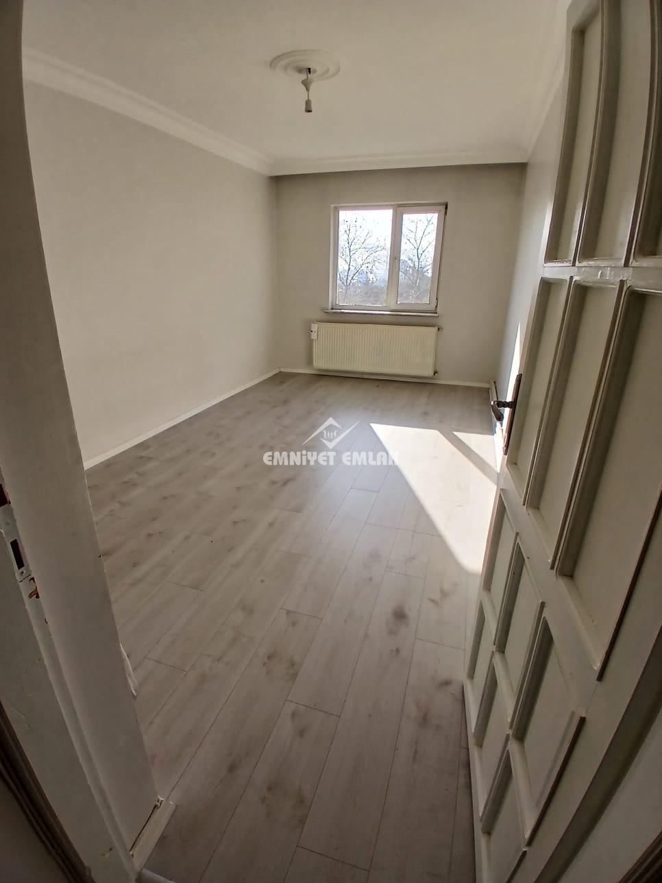 EREGLİ’NİN EN MERKEZİ YERİNDE GÖZTEPE’DE İÇİ FUL YAPILI ARA KAT TÜM GÜN GÜNEŞ ALAN 3+1 KİRALIK DAİRE