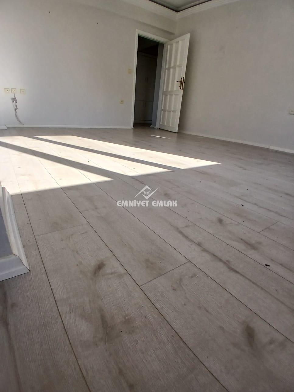 EREGLİ’NİN EN MERKEZİ YERİNDE GÖZTEPE’DE İÇİ FUL YAPILI ARA KAT TÜM GÜN GÜNEŞ ALAN 3+1 KİRALIK DAİRE