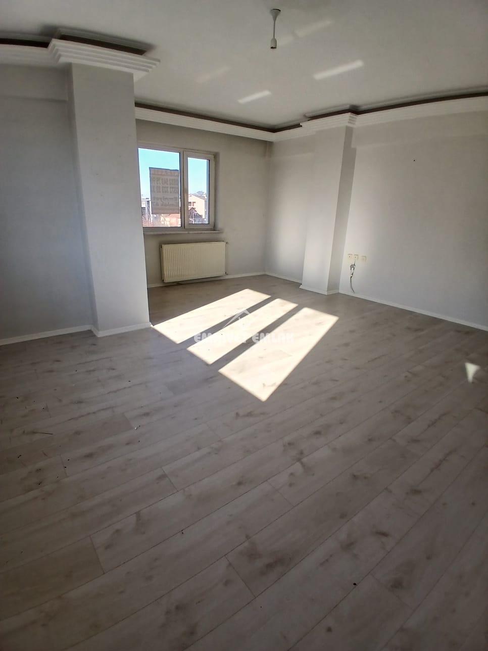 EREGLİ’NİN EN MERKEZİ YERİNDE GÖZTEPE’DE İÇİ FUL YAPILI ARA KAT TÜM GÜN GÜNEŞ ALAN 3+1 KİRALIK DAİRE