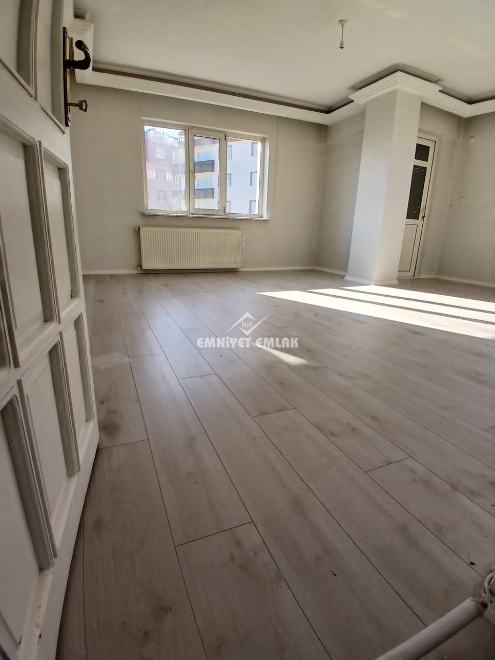 EREGLİ’NİN EN MERKEZİ YERİNDE GÖZTEPE’DE İÇİ FUL YAPILI ARA KAT TÜM GÜN GÜNEŞ ALAN 3+1 KİRALIK DAİRE