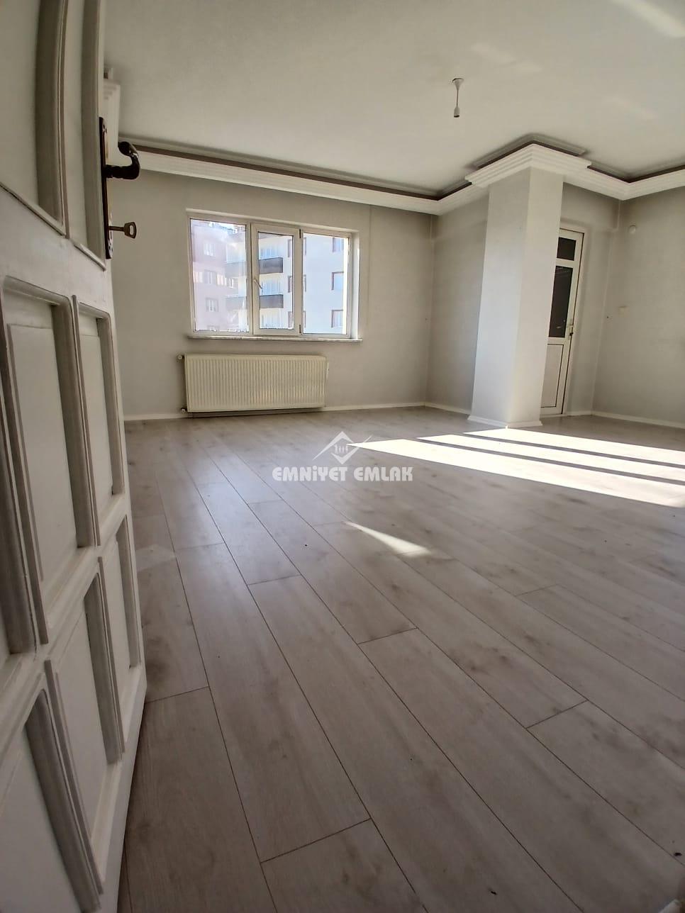 EREGLİ’NİN EN MERKEZİ YERİNDE GÖZTEPE’DE İÇİ FUL YAPILI ARA KAT TÜM GÜN GÜNEŞ ALAN 3+1 KİRALIK DAİRE