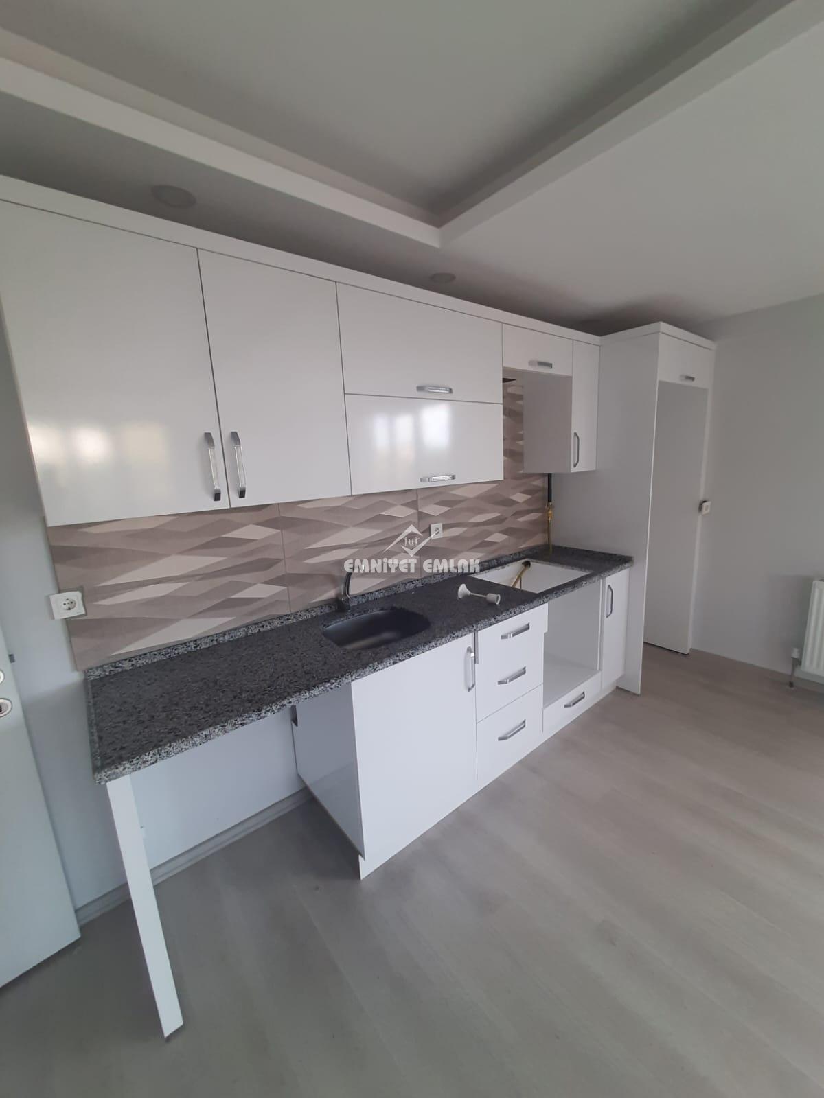 BAĞLIK MAHALLESİ ORHANOĞUZ OKULU BÖLGESİNDE 2+1 DENİZ MANZARALI KİRALIK DAİRE