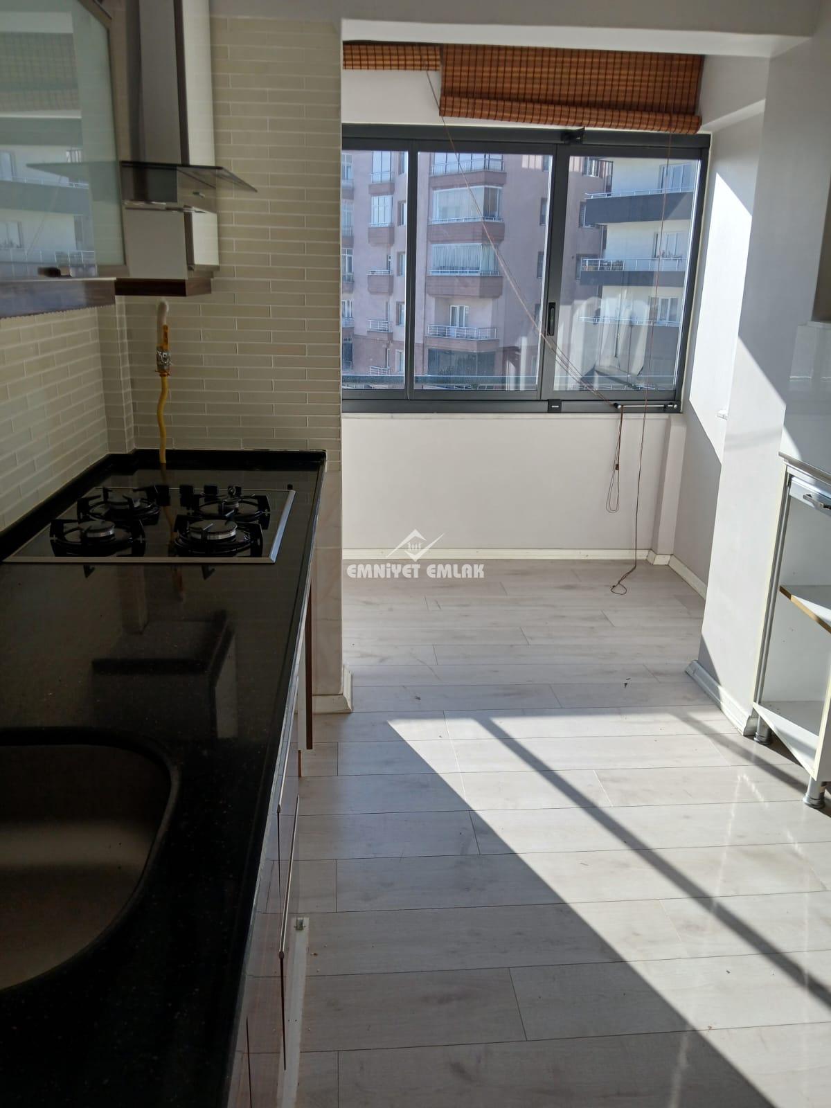 EREGLİ’NİN EN MERKEZİ YERİNDE GÖZTEPE’DE İÇİ FUL YAPILI ARA KAT TÜM GÜN GÜNEŞ ALAN 3+1 KİRALIK DAİRE