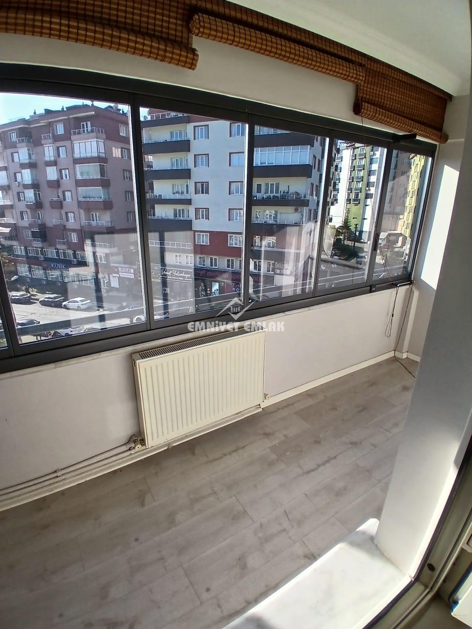 EREGLİ’NİN EN MERKEZİ YERİNDE GÖZTEPE’DE İÇİ FUL YAPILI ARA KAT TÜM GÜN GÜNEŞ ALAN 3+1 KİRALIK DAİRE