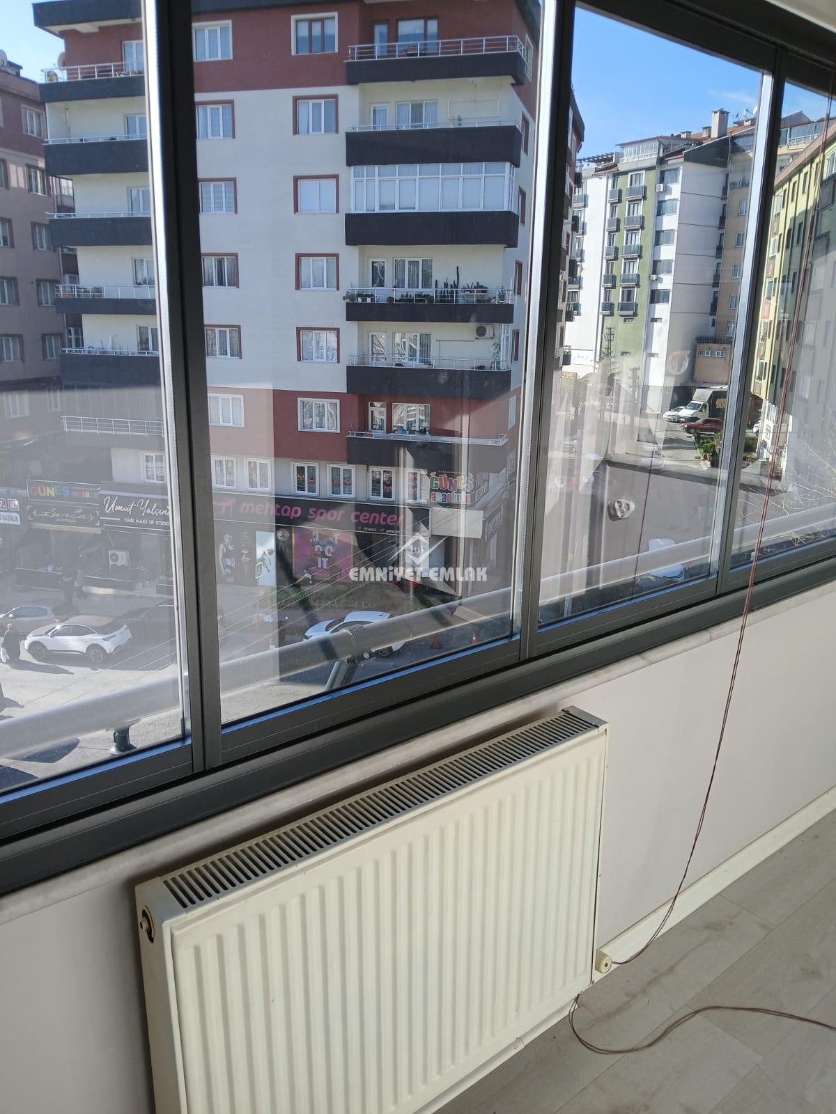 EREGLİ’NİN EN MERKEZİ YERİNDE GÖZTEPE’DE İÇİ FUL YAPILI ARA KAT TÜM GÜN GÜNEŞ ALAN 3+1 KİRALIK DAİRE