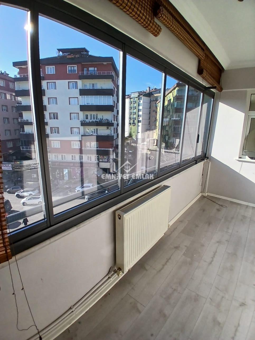 EREGLİ’NİN EN MERKEZİ YERİNDE GÖZTEPE’DE İÇİ FUL YAPILI ARA KAT TÜM GÜN GÜNEŞ ALAN 3+1 KİRALIK DAİRE