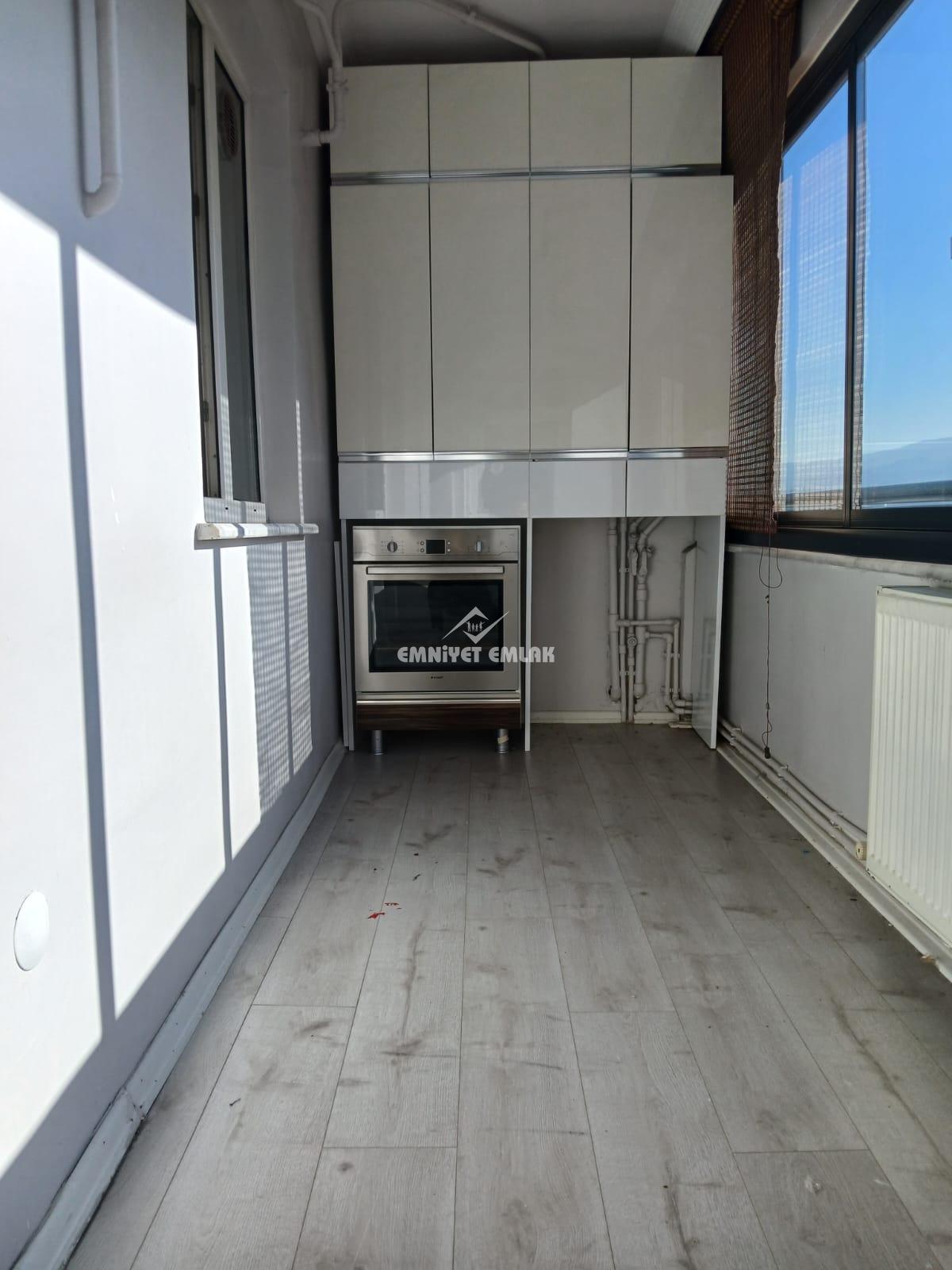 EREGLİ’NİN EN MERKEZİ YERİNDE GÖZTEPE’DE İÇİ FUL YAPILI ARA KAT TÜM GÜN GÜNEŞ ALAN 3+1 KİRALIK DAİRE