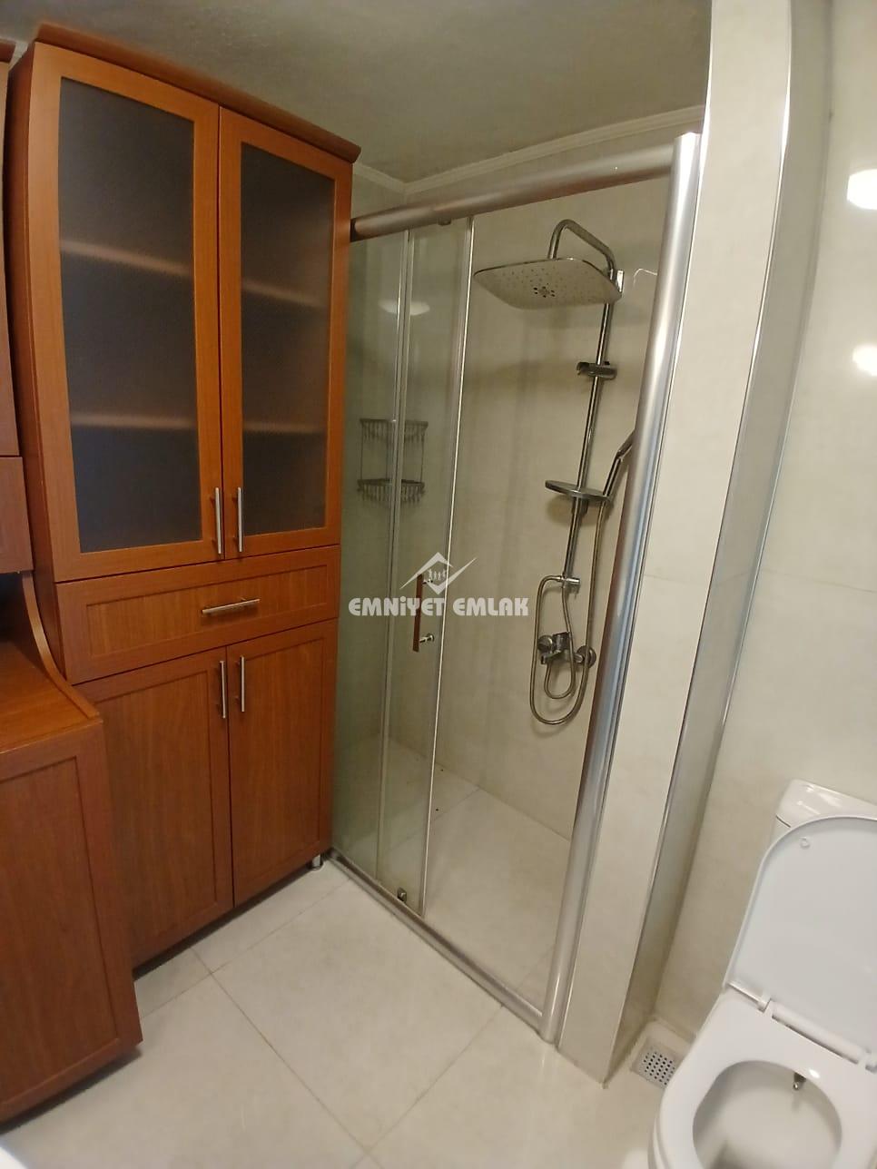 EREGLİ’NİN EN MERKEZİ YERİNDE GÖZTEPE’DE İÇİ FUL YAPILI ARA KAT TÜM GÜN GÜNEŞ ALAN 3+1 KİRALIK DAİRE