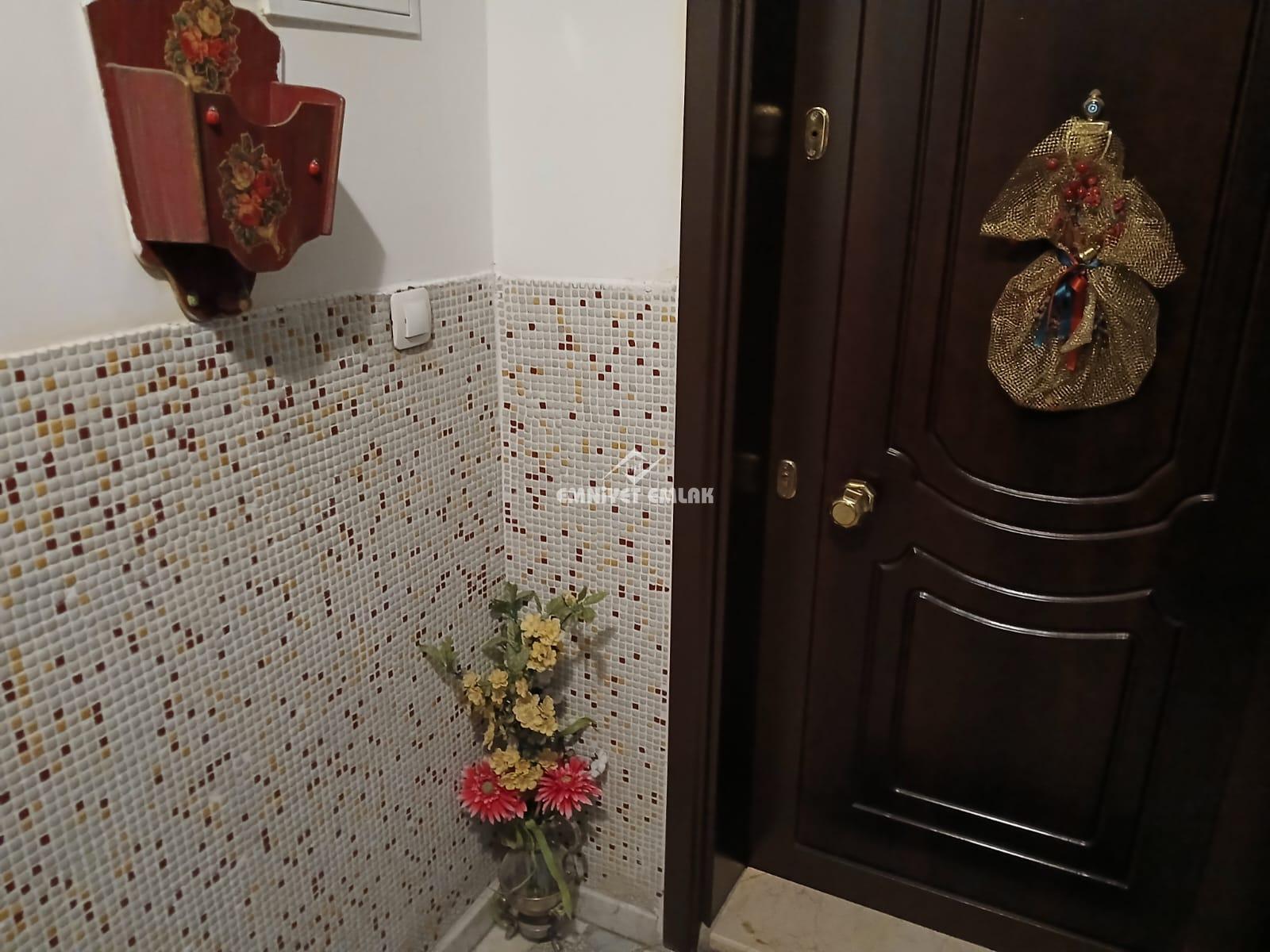 EREGLİ’NİN EN MERKEZİ YERİNDE GÖZTEPE’DE İÇİ FUL YAPILI ARA KAT TÜM GÜN GÜNEŞ ALAN 3+1 KİRALIK DAİRE