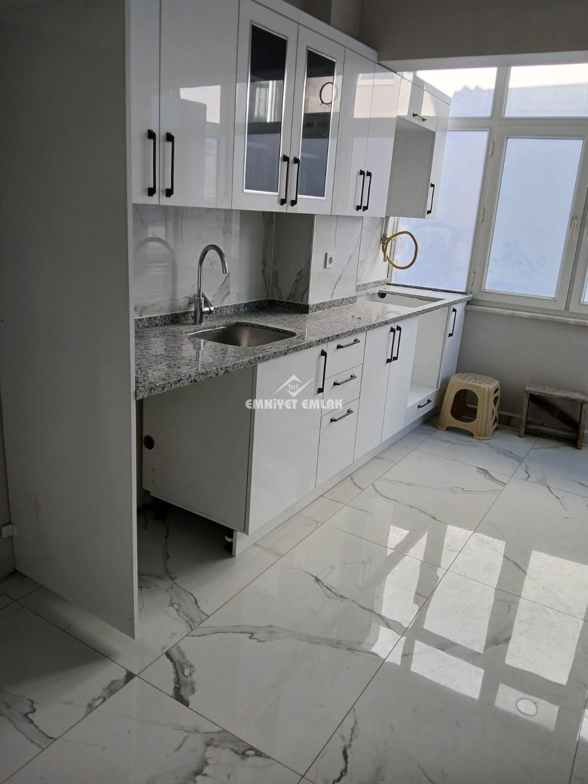 DENZİCİLİK FAKÜLTESİ YANINDA 2+1 İÇİ YENİ YAPILI KİRALIK DAİRE