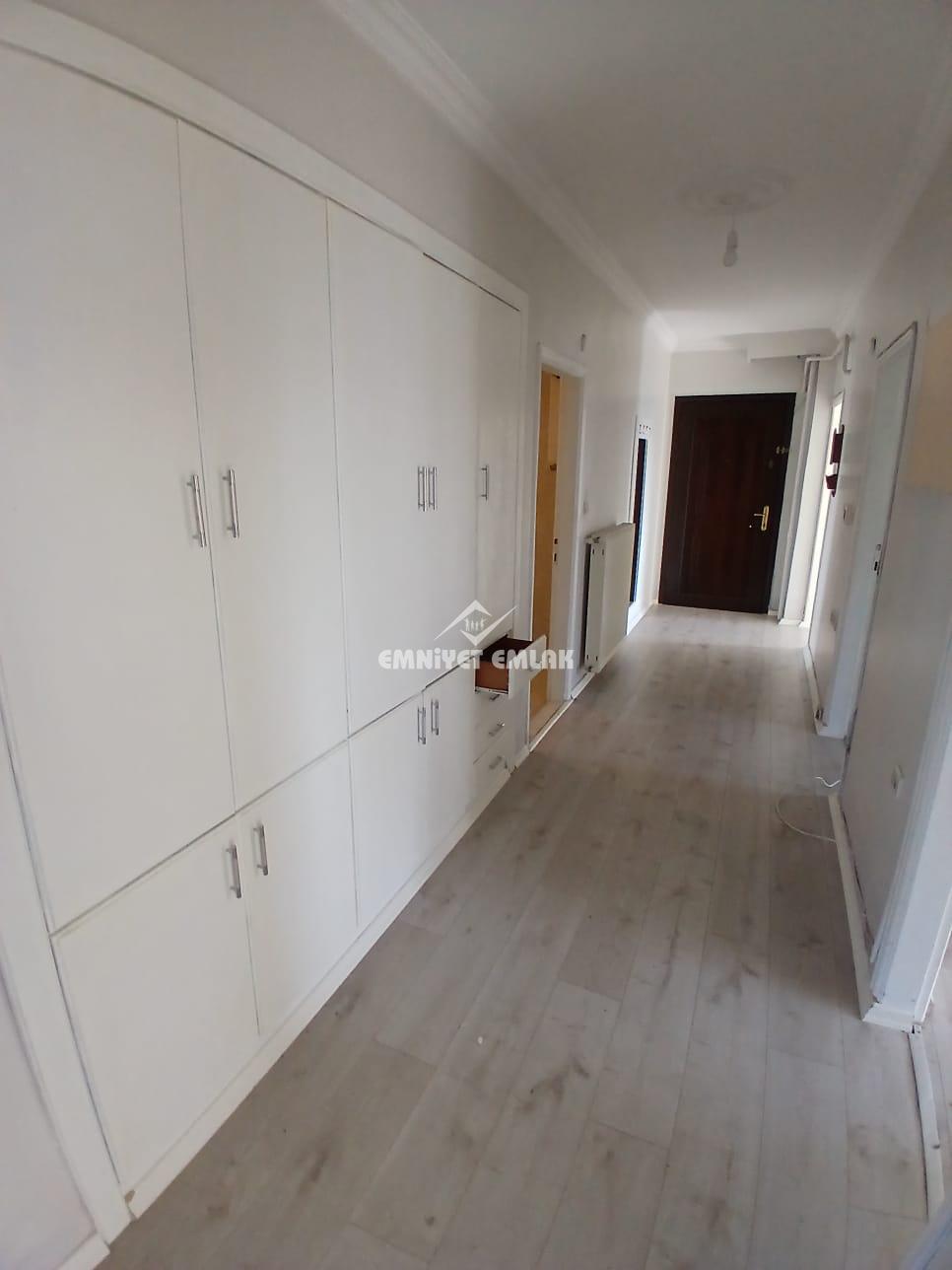 EREGLİ’NİN EN MERKEZİ YERİNDE GÖZTEPE’DE İÇİ FUL YAPILI ARA KAT TÜM GÜN GÜNEŞ ALAN 3+1 KİRALIK DAİRE