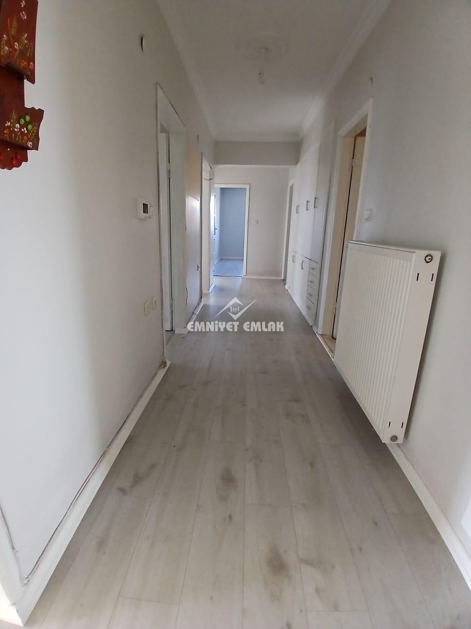 EREGLİ’NİN EN MERKEZİ YERİNDE GÖZTEPE’DE İÇİ FUL YAPILI ARA KAT TÜM GÜN GÜNEŞ ALAN 3+1 KİRALIK DAİRE