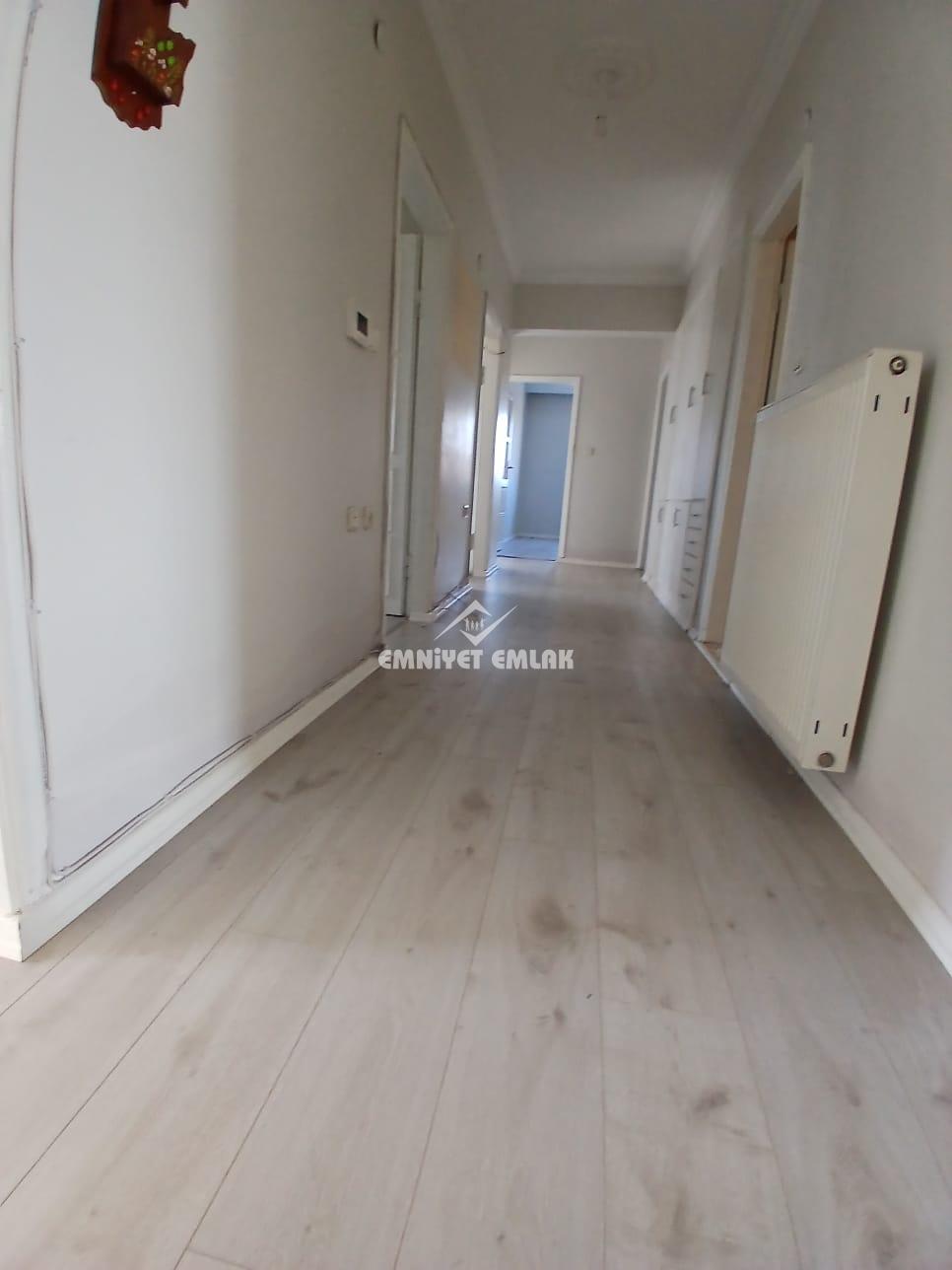 EREGLİ’NİN EN MERKEZİ YERİNDE GÖZTEPE’DE İÇİ FUL YAPILI ARA KAT TÜM GÜN GÜNEŞ ALAN 3+1 KİRALIK DAİRE