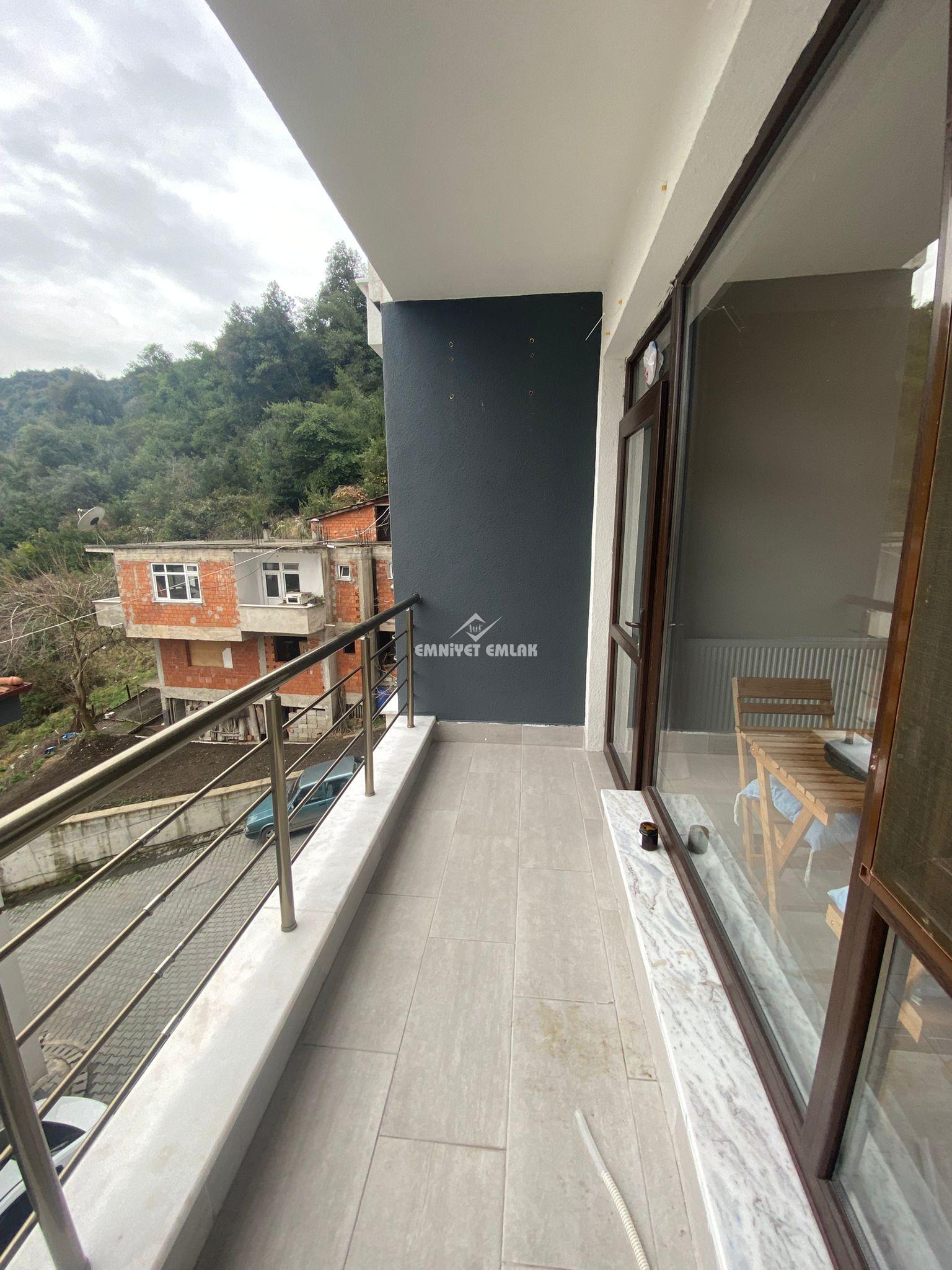 ADLİYE BÖLGESİNDE DENİZ VE DOĞA MANZARALI 1+1 EŞYALI KİRALIK DAİRE