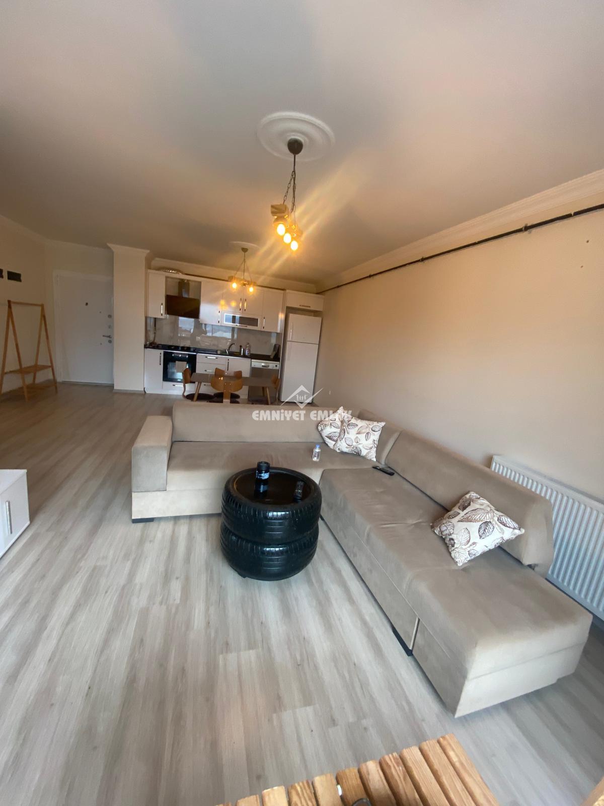 ADLİYE BÖLGESİNDE DENİZ VE DOĞA MANZARALI 1+1 EŞYALI KİRALIK DAİRE