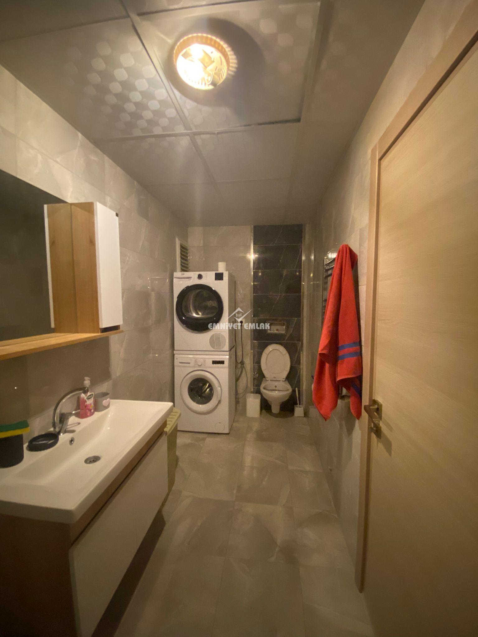 ADLİYE BÖLGESİNDE DENİZ VE DOĞA MANZARALI 1+1 EŞYALI KİRALIK DAİRE