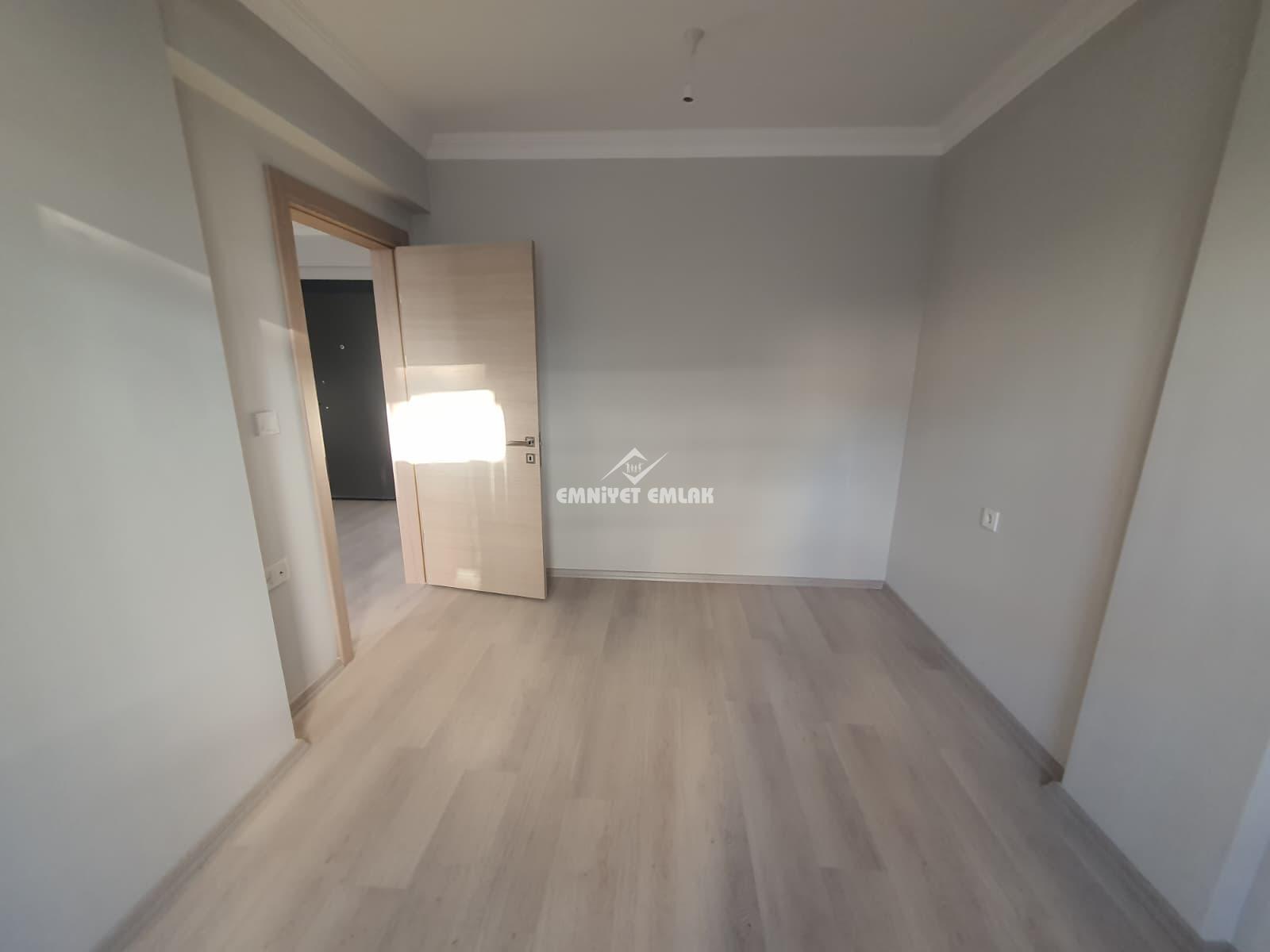 EREĞLİ KEPEZ MAH.ÇETİN EMEÇ CAD.SATILIK KAPALI MUTFAK 1+1 DAİRE