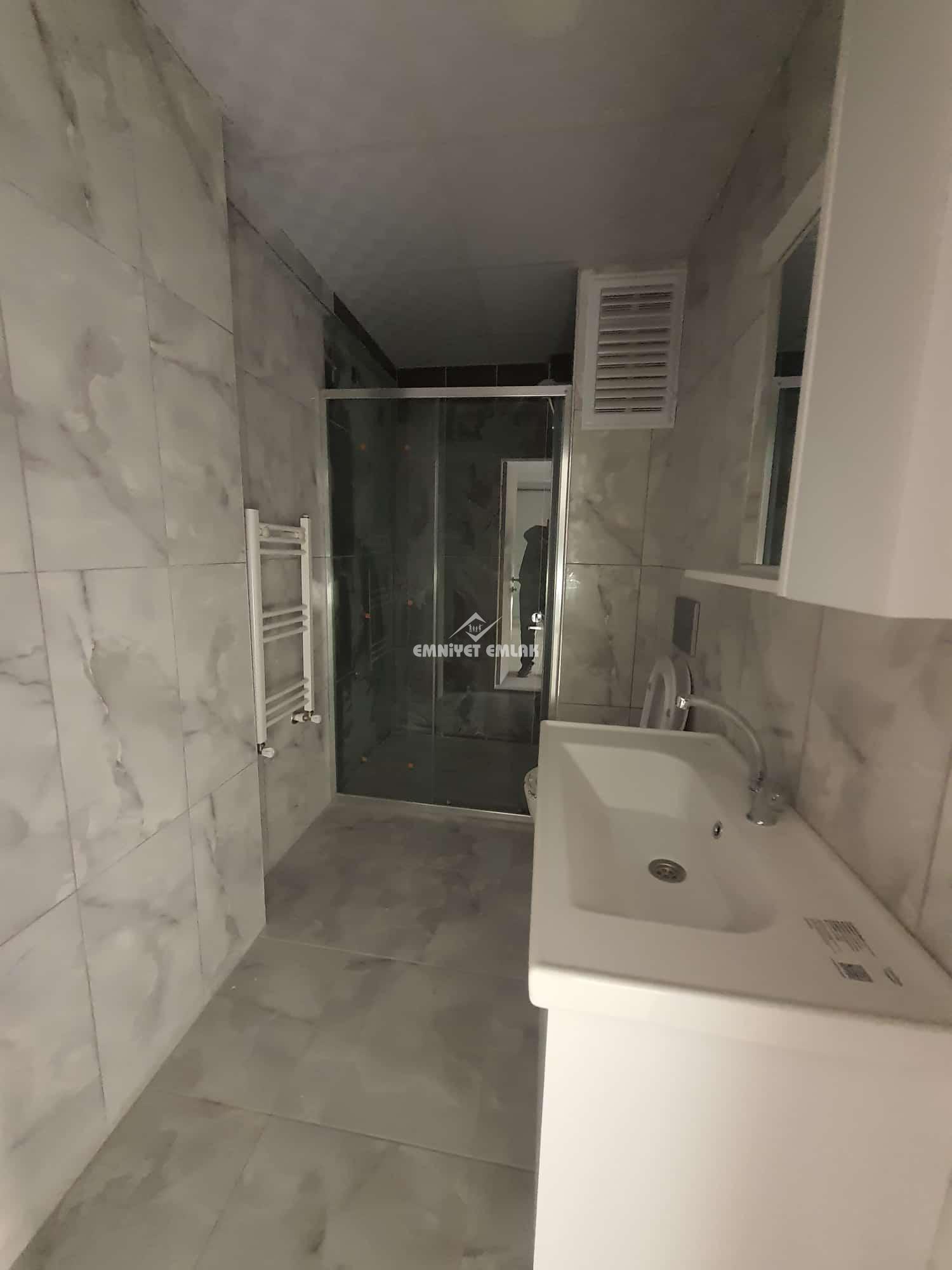 EREĞLİ KEPEZ MAH.ÇETİN EMEÇ CAD.SATILIK KAPALI MUTFAK 1+1 DAİRE