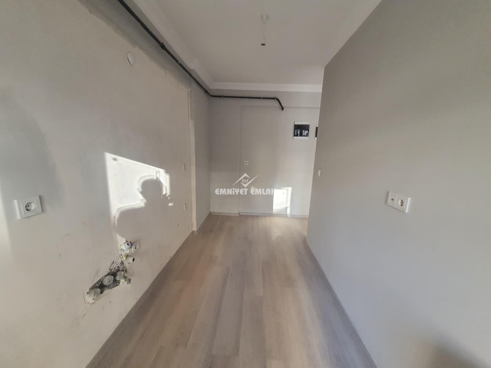 EREĞLİ KEPEZ MAH.ÇETİN EMEÇ CAD.SATILIK KAPALI MUTFAK 1+1 DAİRE