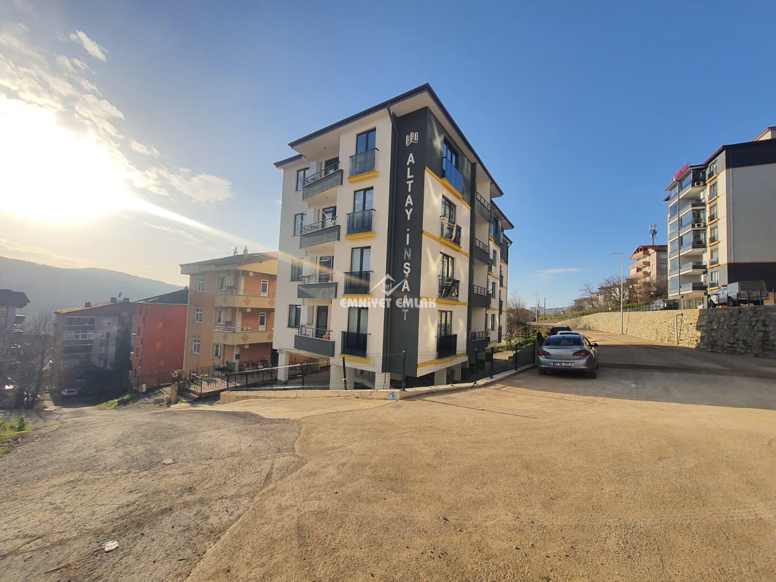 EREĞLİ KEPEZ MAH.ÇETİN EMEÇ CAD.SATILIK KAPALI MUTFAK 1+1 DAİRE