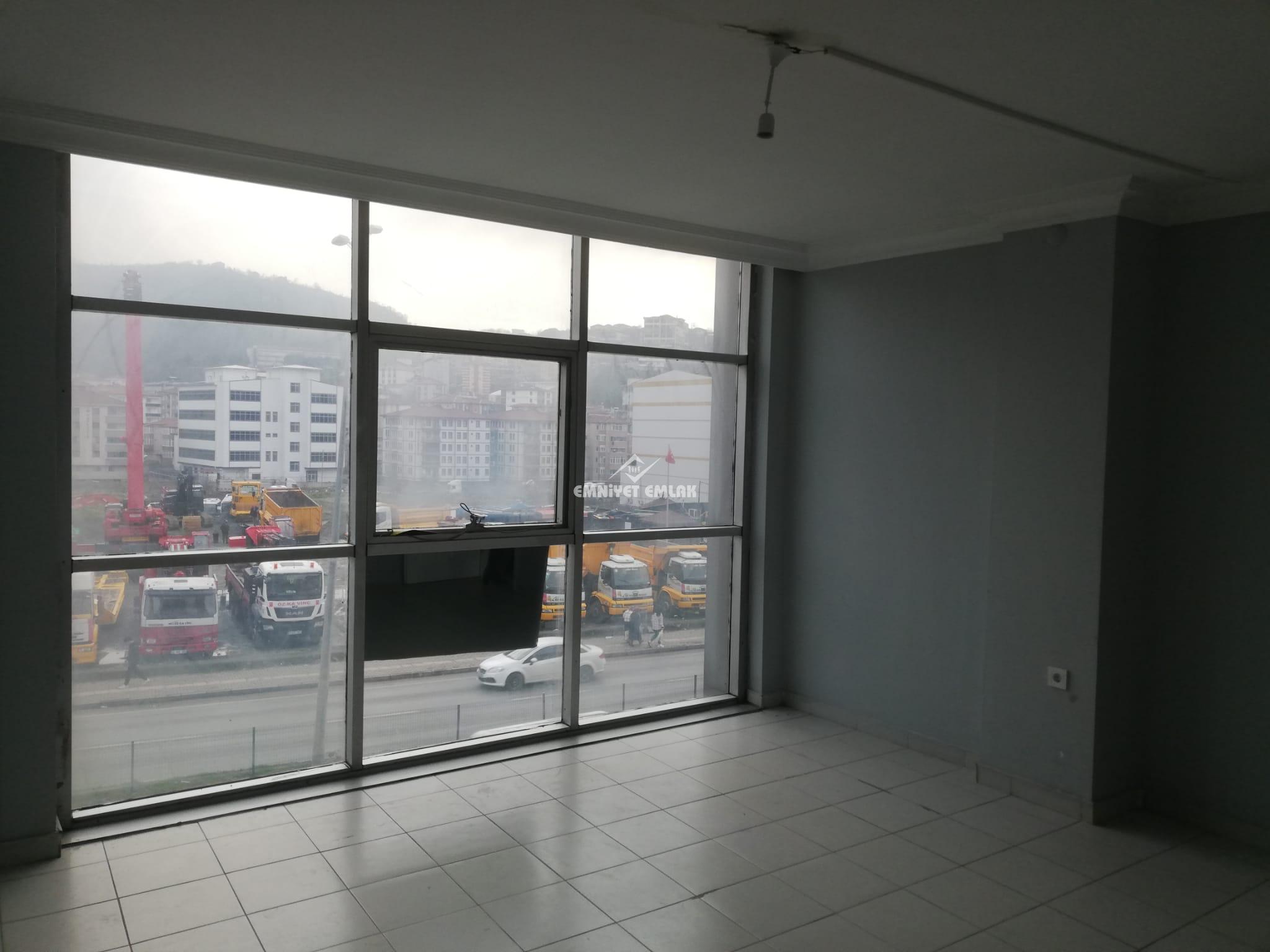 DİŞ HASTANESİ CARREFOUR KARŞISI ANAYOL KENARI 4+1 KİRALIK OFİS&DAİRE